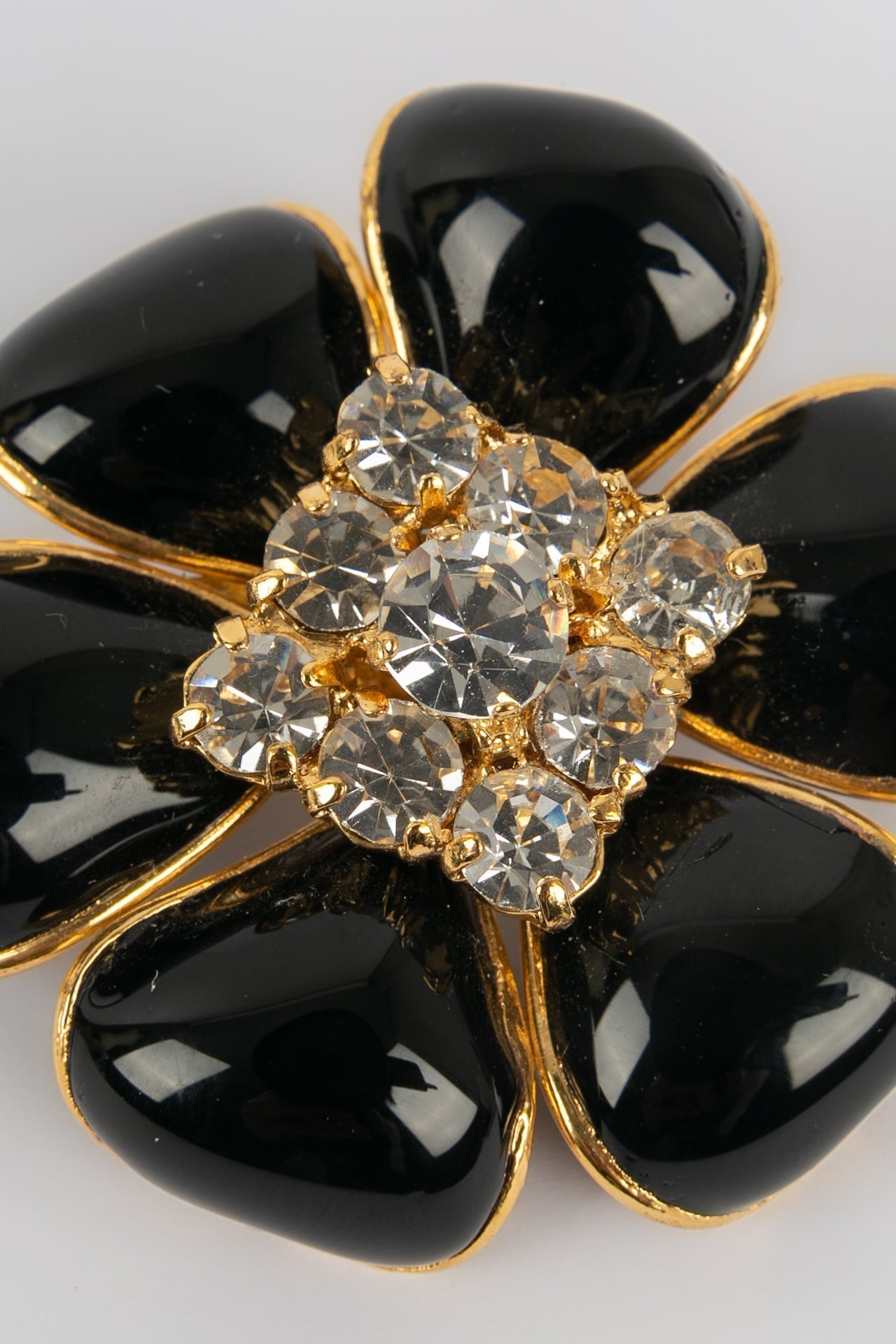 Broche cam�lia Chanel 1995