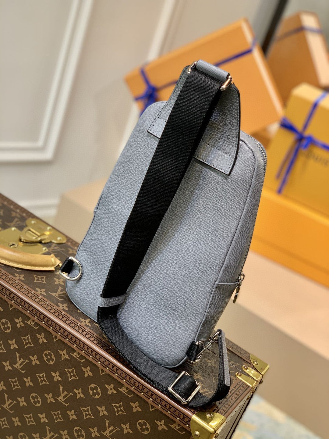LV Avtlmue Sling Bag Taiga Grey For Mtlm, Bags, Crossbody Bags 12.2in/31cm LV M30801