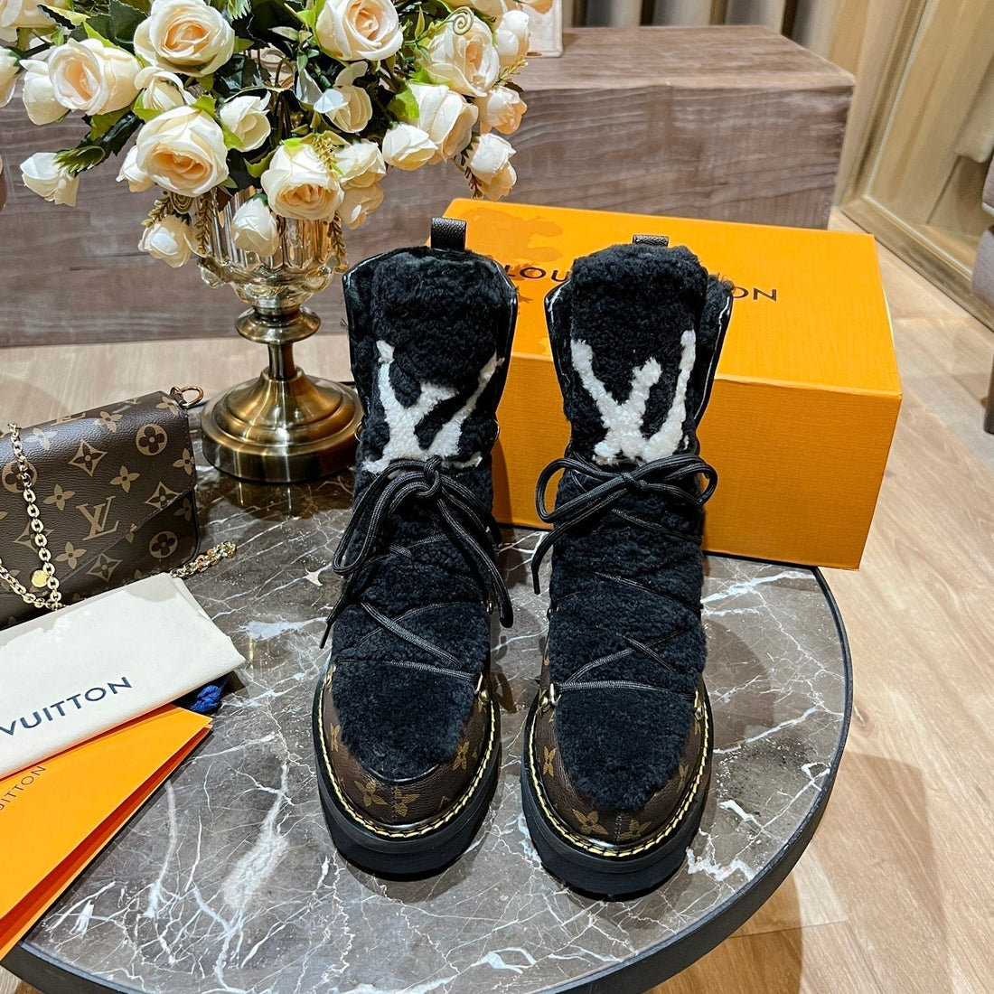 Premium Louis Vuitton BOOTS 043