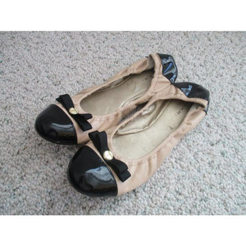Tahari Cream And Black Patent Gibson Ballet Flats Size Us