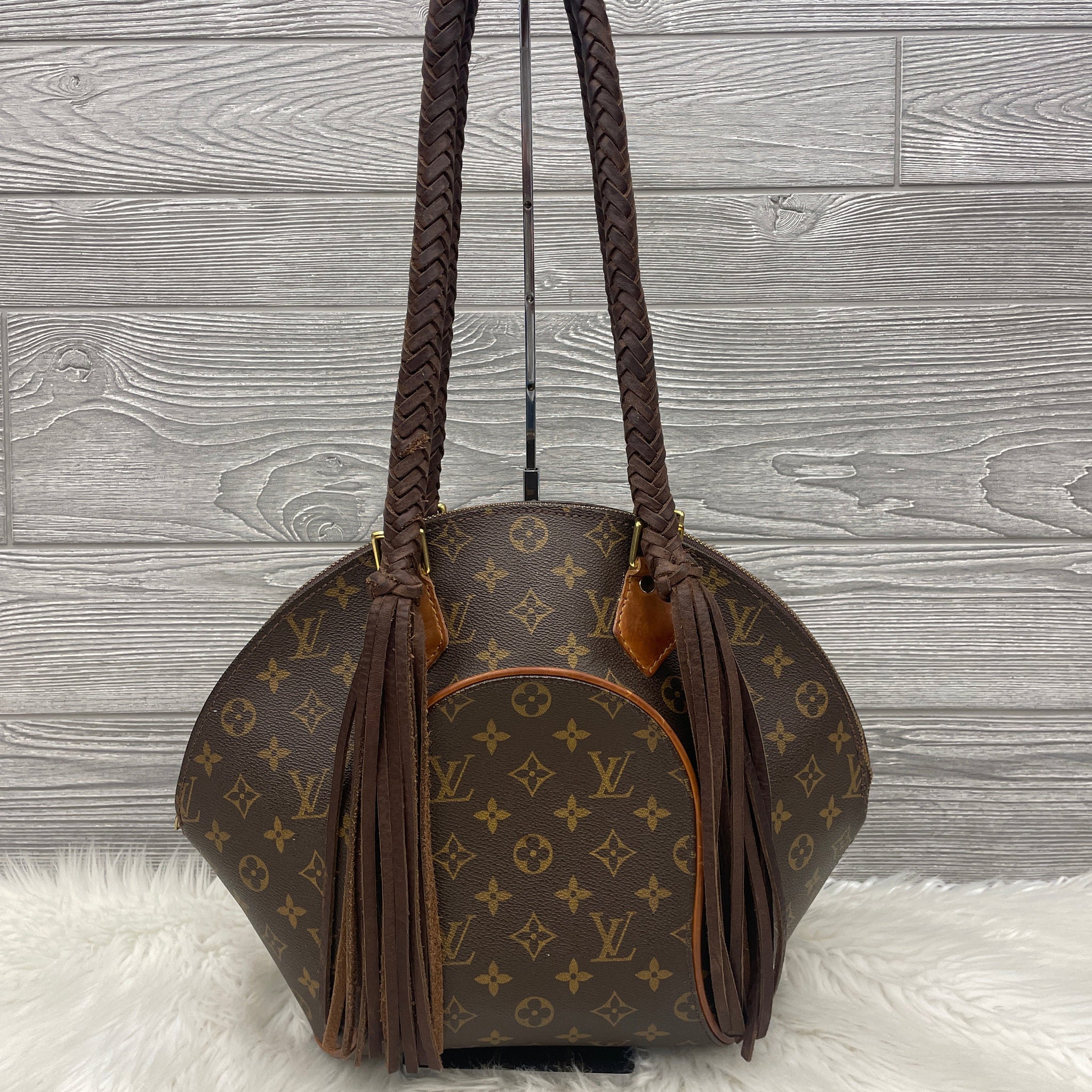 HandBag Luxury Designer By Louis Vuitton, Size: Large