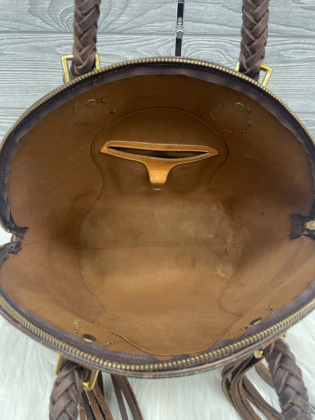 HandBag Luxury Designer By Louis Vuitton, Size: Large