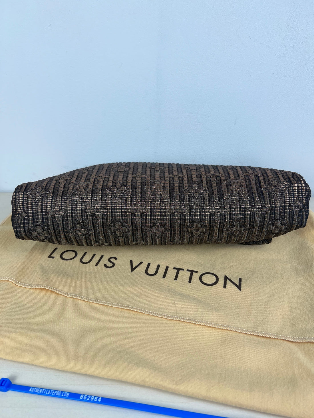Clutch Luxury Designer Louis Vuitton, Size Medium