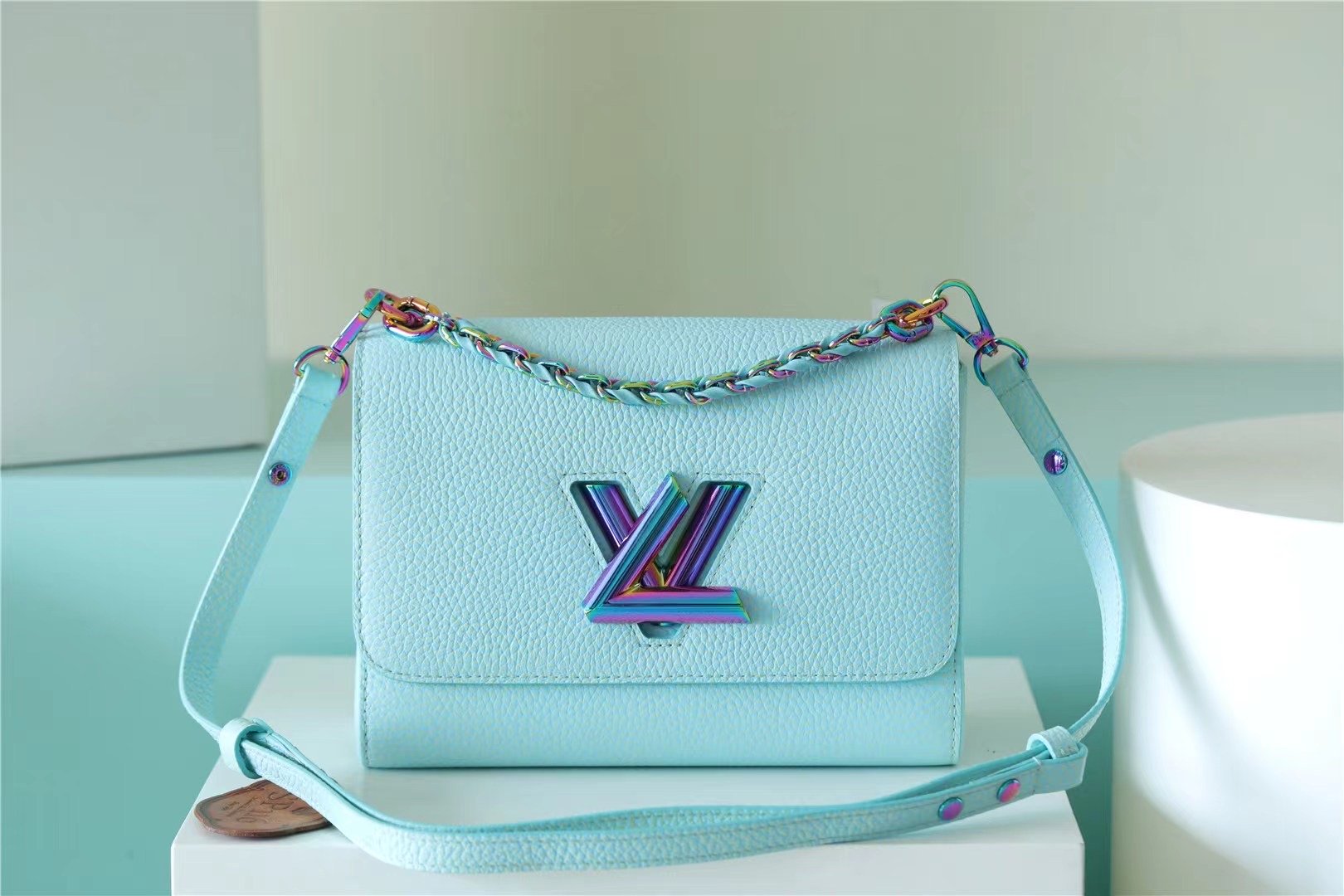 LV Twist MM Grain Blue For Womtlm,  Shoulder And Crossbody Bags 9.1in/23cm LV M20694