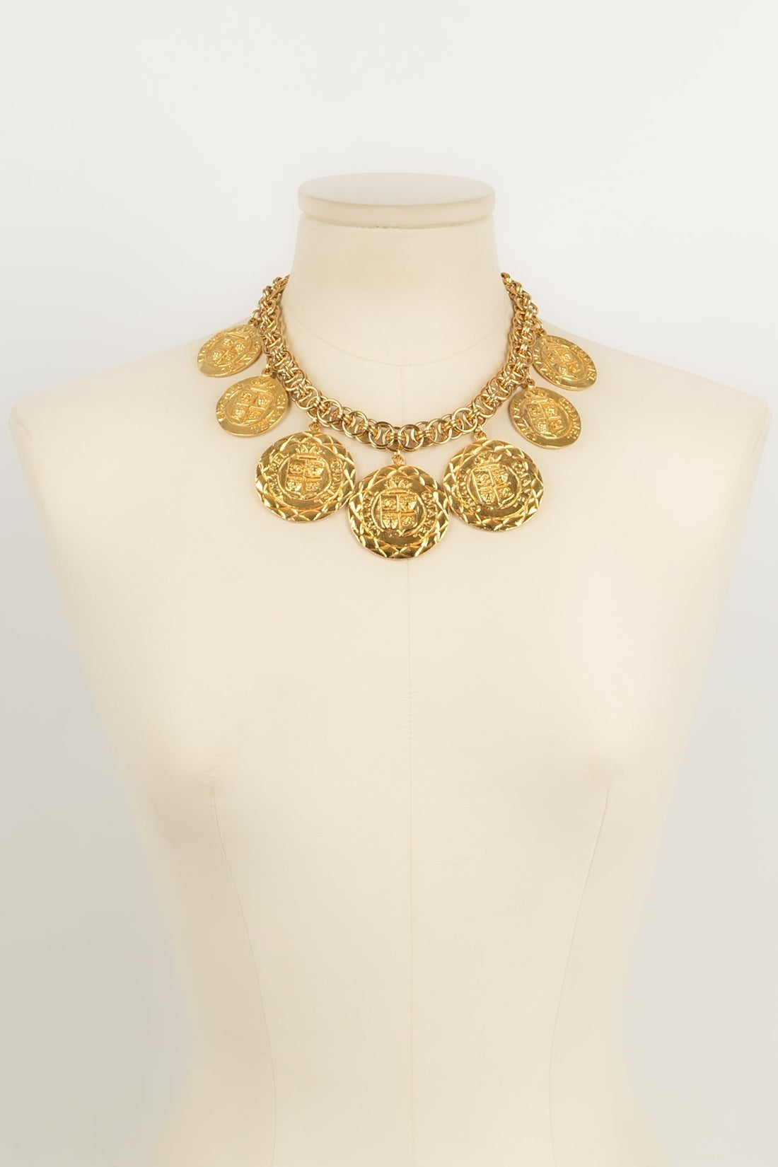 Collier dor� Chanel