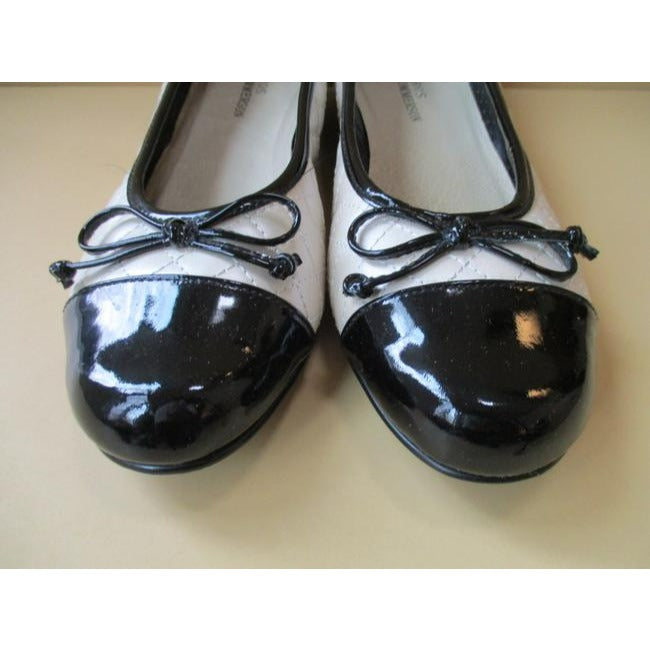 Ros Hommerson Cream Quilted Ballet Black Patent Accent Flats Size Us