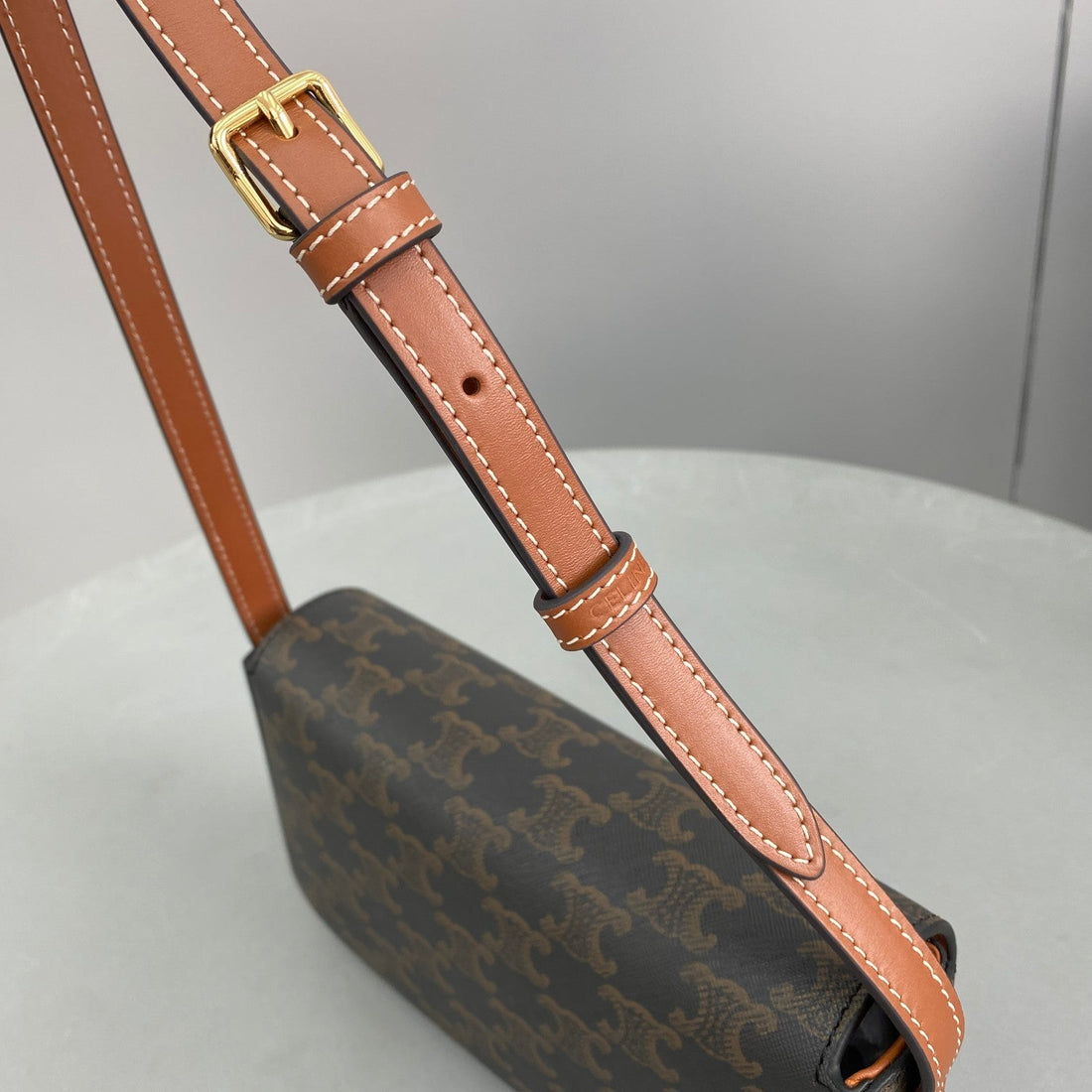 CE Triomphe Shoulder Bag In Triomphe Canvas Tan For Womtlm 8in/20cm 194142CUZ.04LU