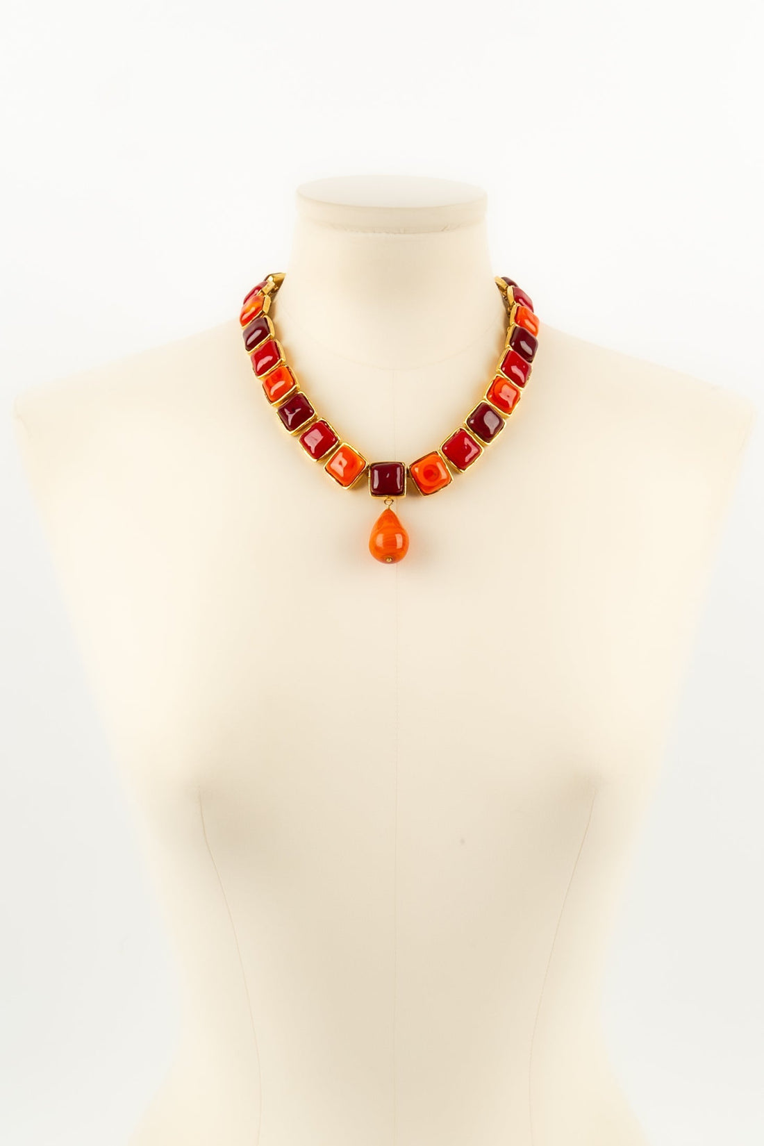 Collier en p�te de verre Chanel 1990s