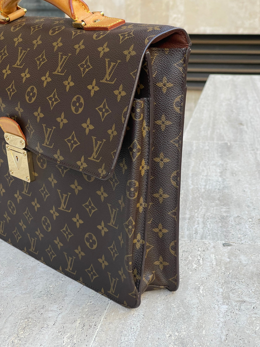 Louis Vuitton - Sac Robusto en toile monogramme