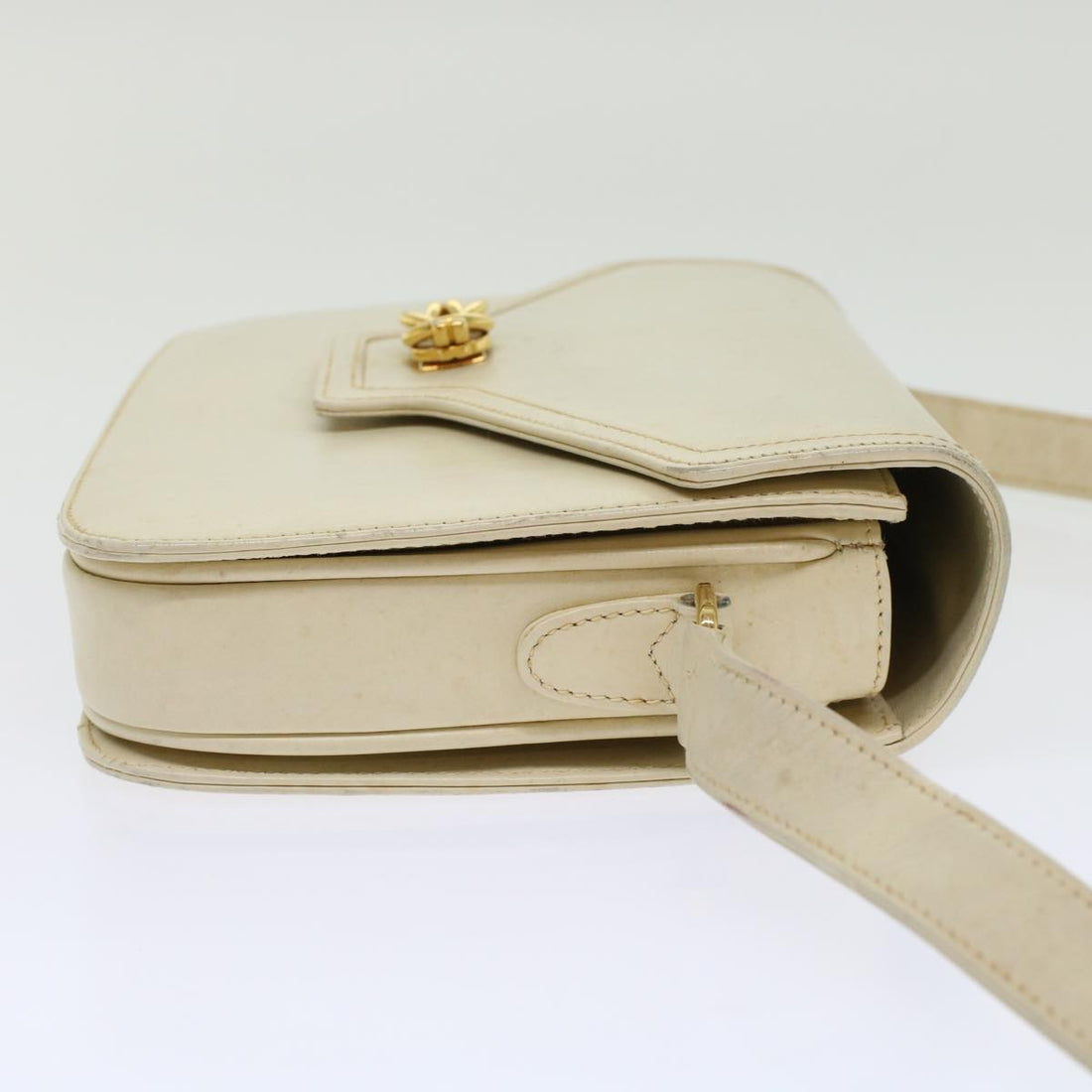 GUCCI Turn Lock Shoulder Bag Leather White 001.406.0587  45900
