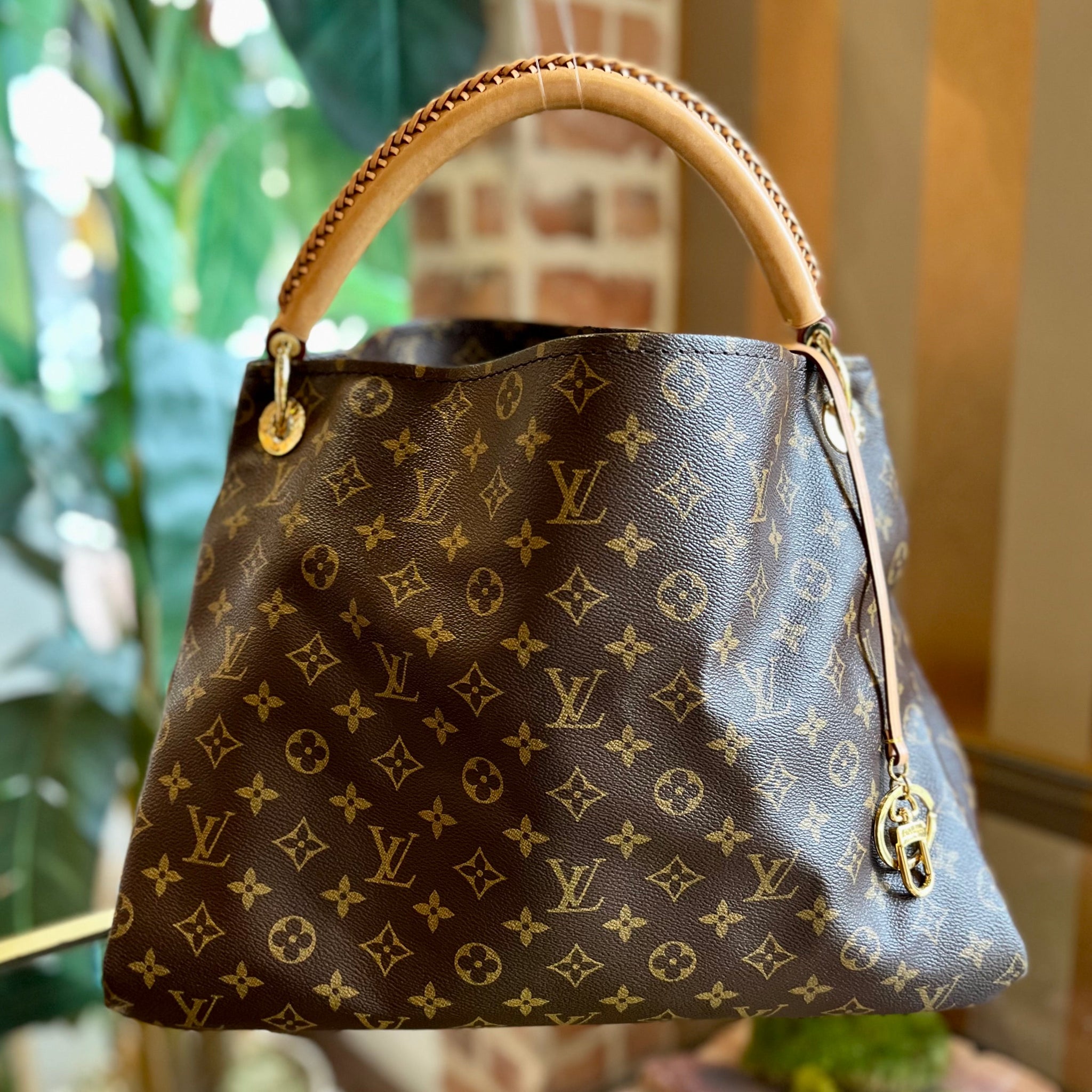 LOUIS VUITTON Artsy Monogram Hobo