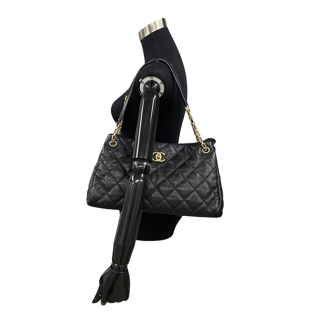 Chanel CC Quilted Retro Chain Tote Leather Tote Bag in Excellent condition