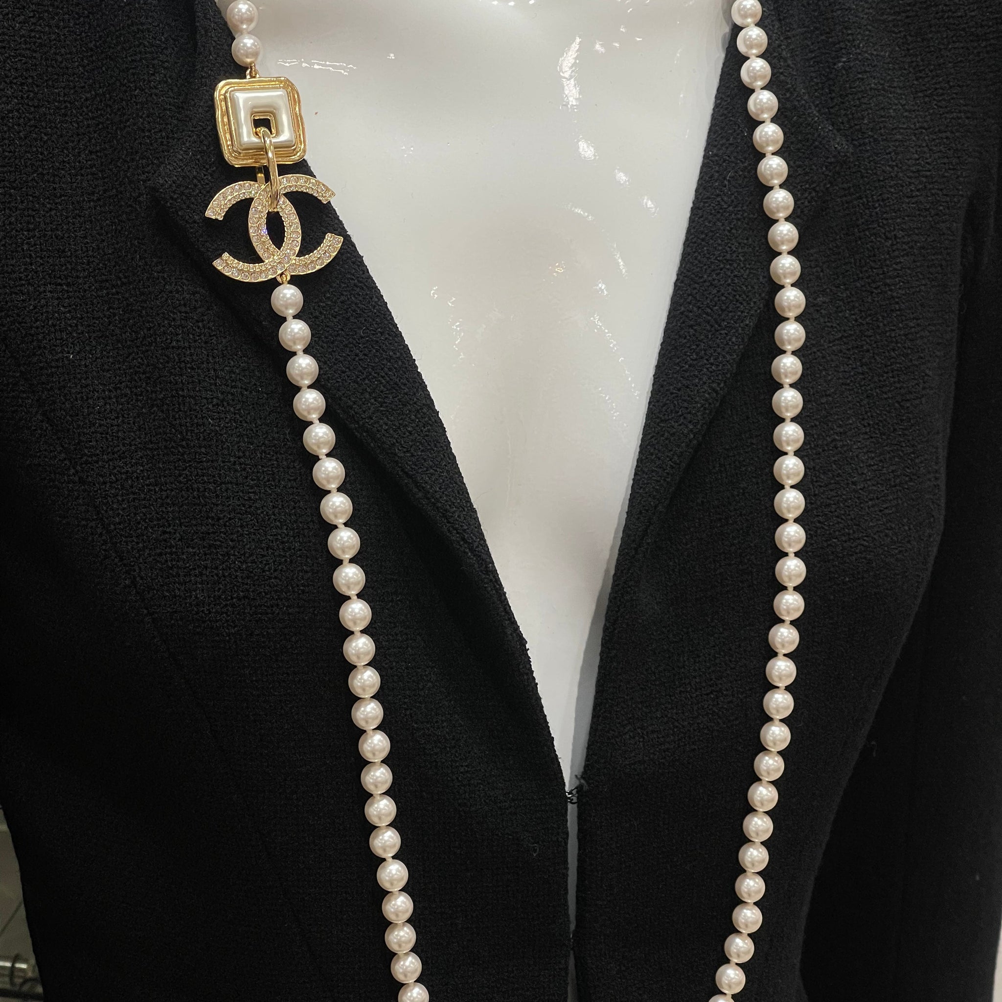 Chanel - Sautoir perles CC