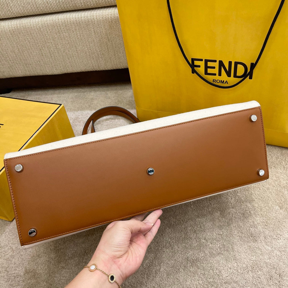 FI Canvas Tote Bag Beige/Brown For Women, Women&#8217;s Handbags 18.1in/46cm FF 7VA480