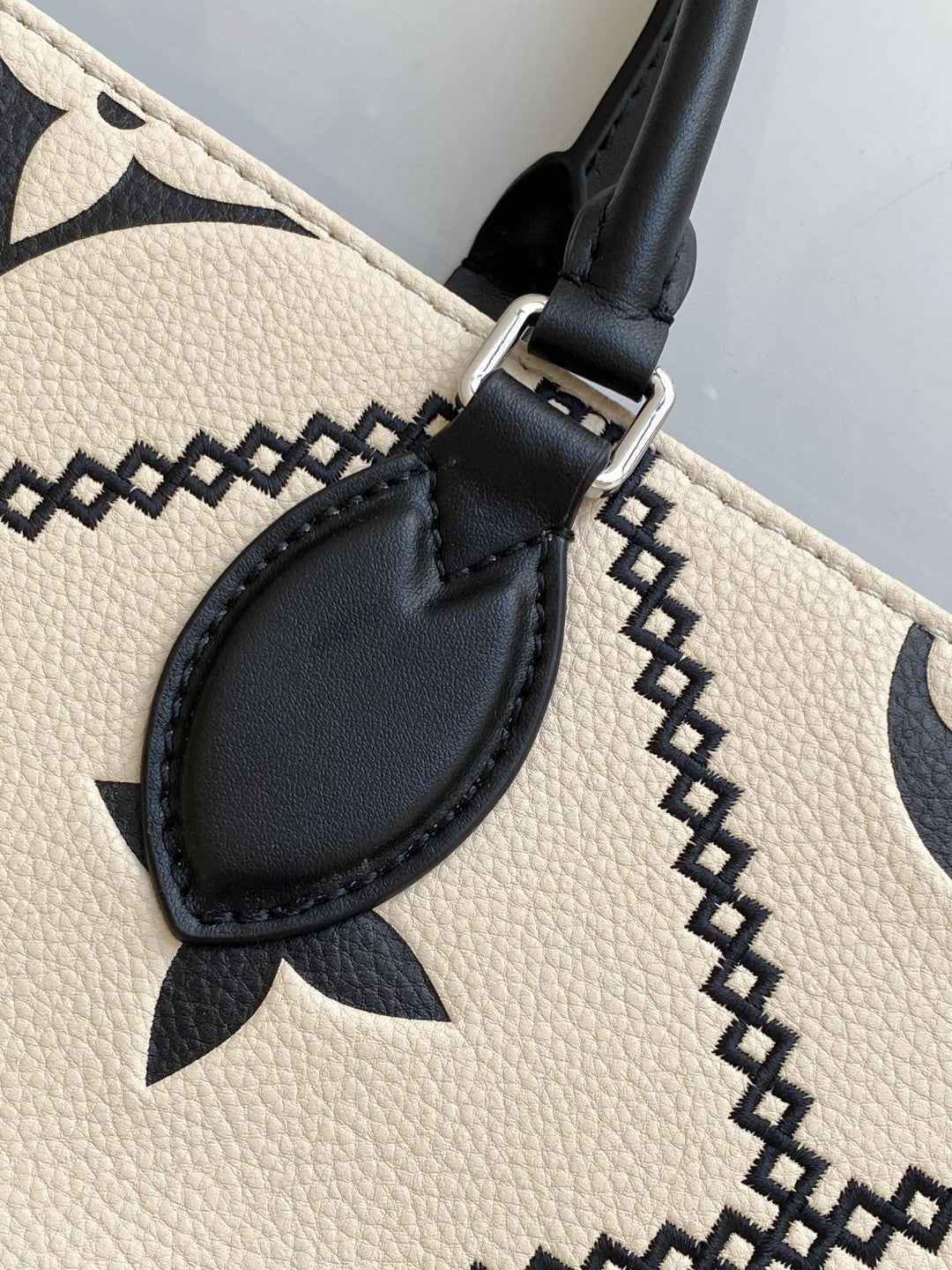 LV Onthego MM Tote Bag Monogram Empreinte Crème Beige For Womtlm, Womtlm Handbags, Shoulder Bags And Crossbody Bags 13.8in/35cm LV M46016