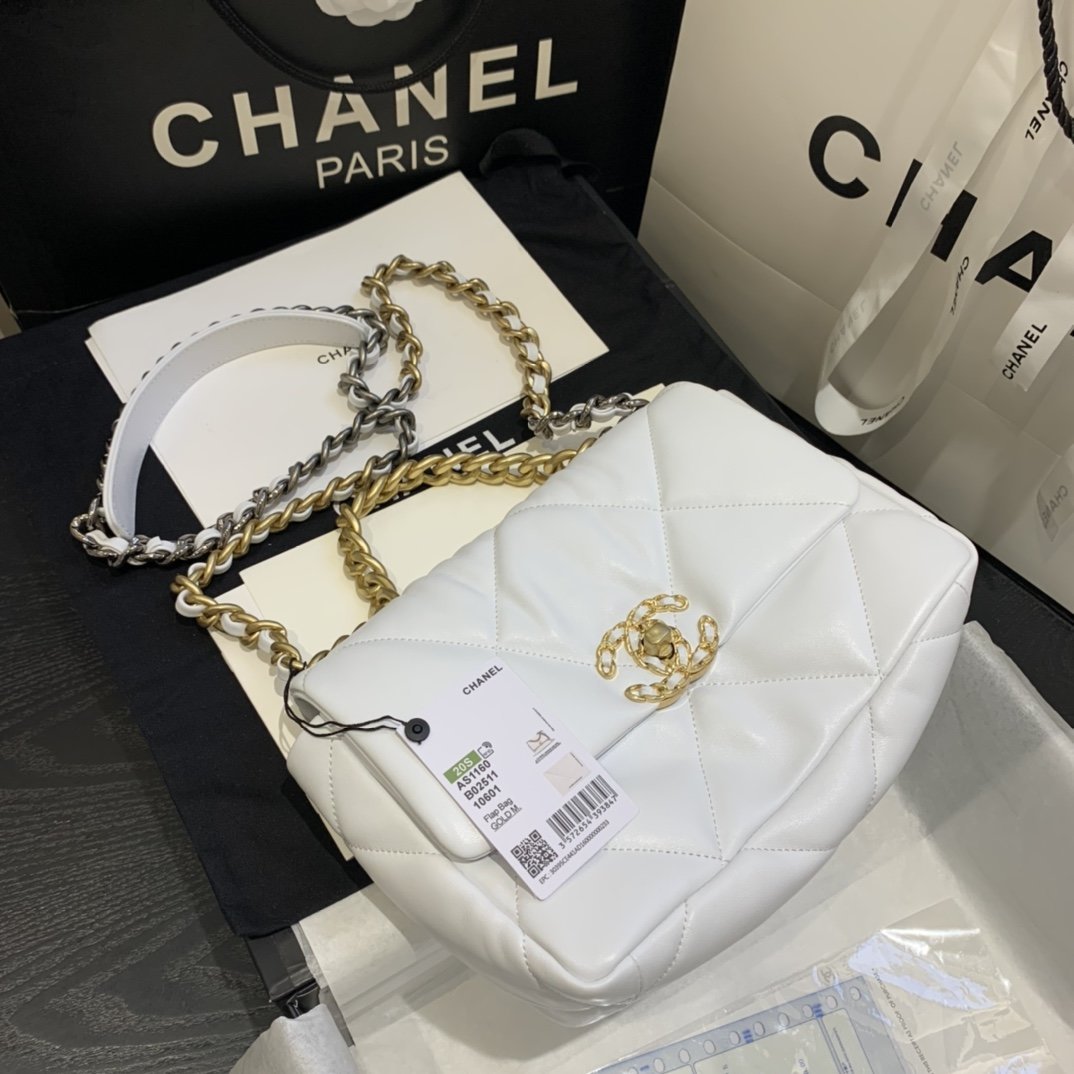 CHANEL 19 Flap Bag