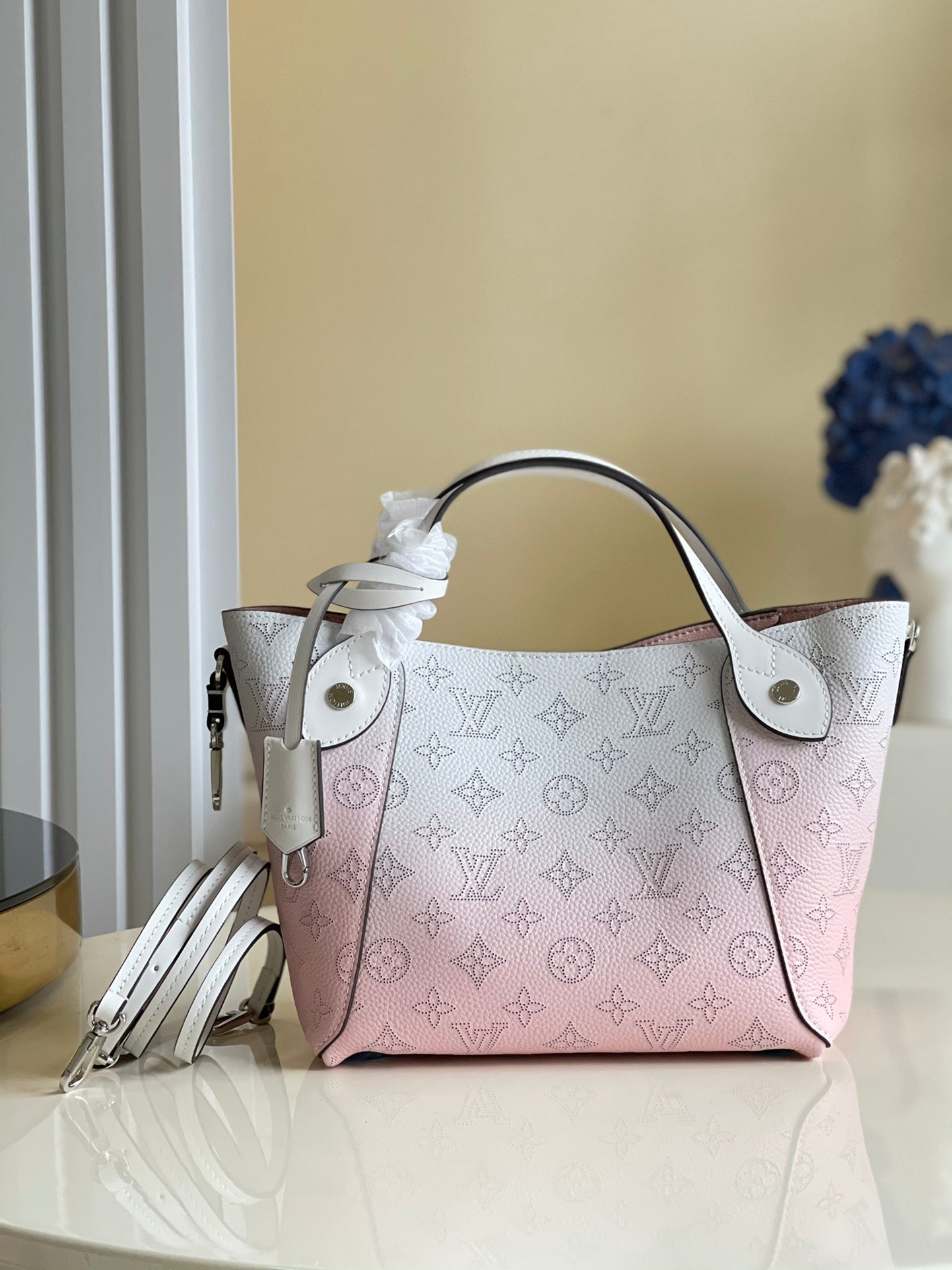 LV Hina PM Bucket Bag Graditlmt Pink For Womtlm,  Shoulder And Crossbody Bags 9in/23cm LV M57858