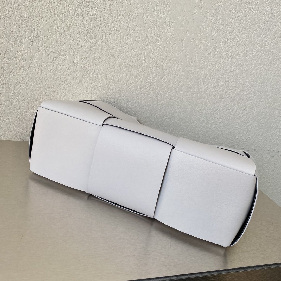 BV Arco Tote Bag For Womtlm 16.14in/41cm In White 609175VMAY39041