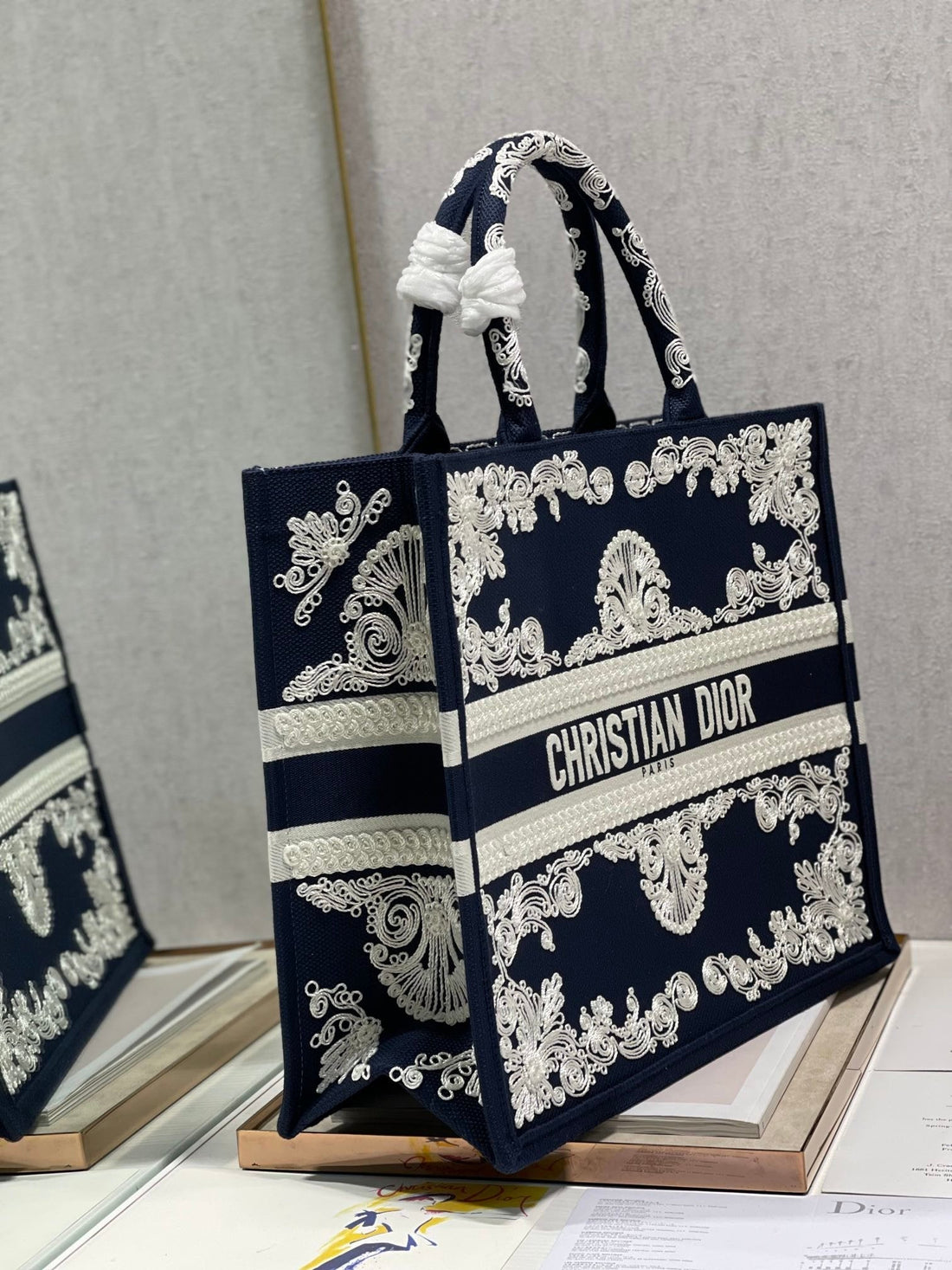 DI Medium Book Tote Blue and White Cornely Embroidery, Blue, For Womtlm Womtlm’s Handbags, Shoulder Bags, 42cm CD M1286ZTZB_M928
