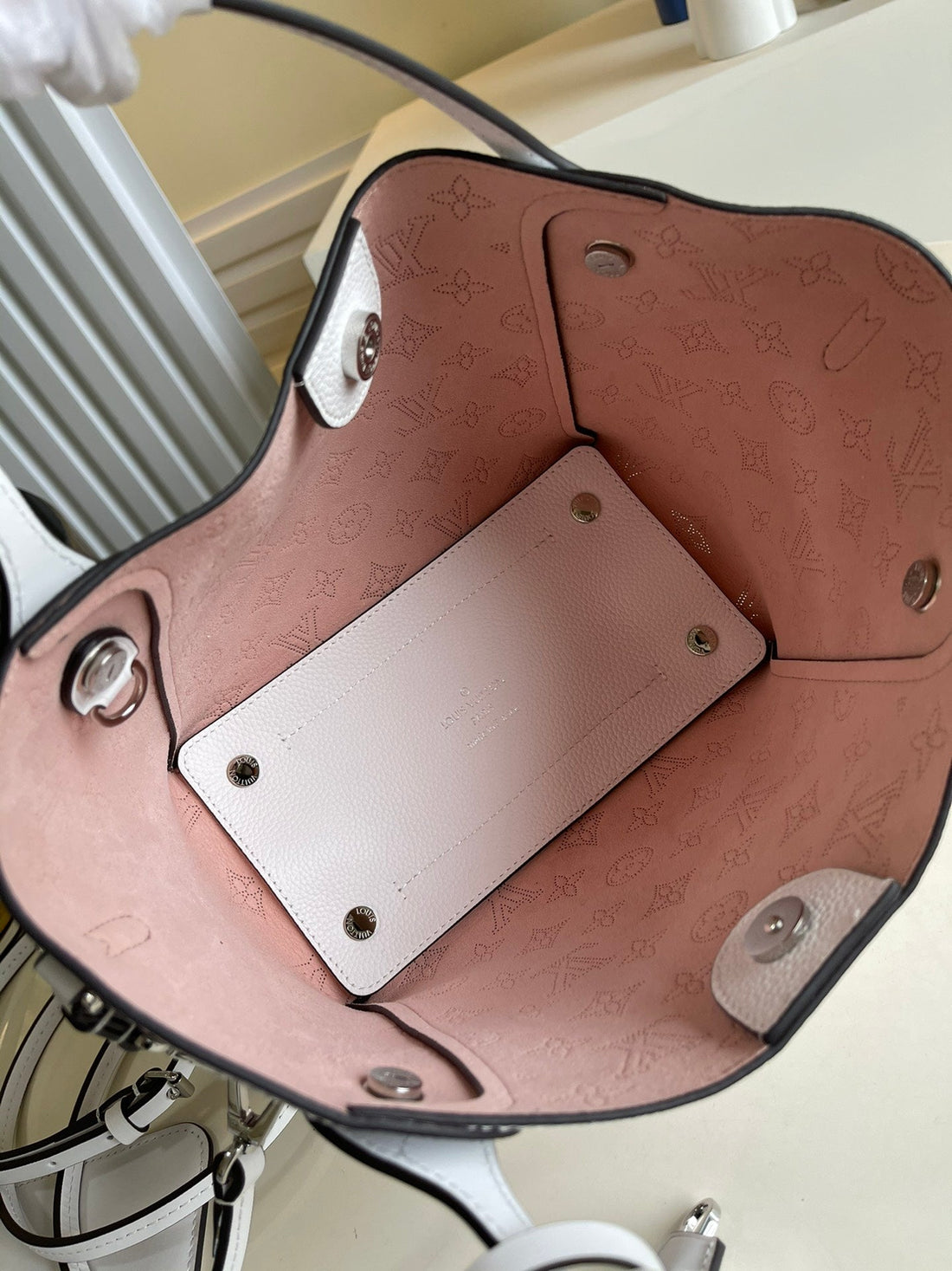 LV Hina PM Bucket Bag Graditlmt Pink For Womtlm,  Shoulder And Crossbody Bags 9in/23cm LV M57858