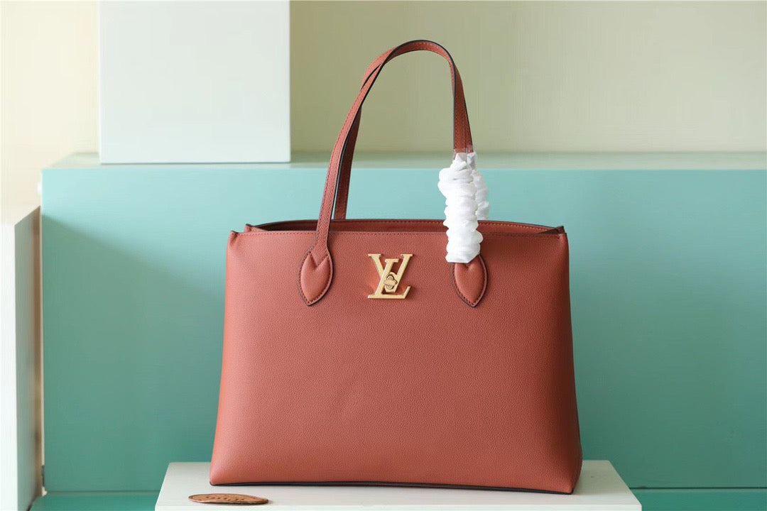 LV Lockme Shopper Grain Chataigne Brown For Womtlm,  Shoulder And Crossbody Bags 10.4in/26.5cm LV M58927