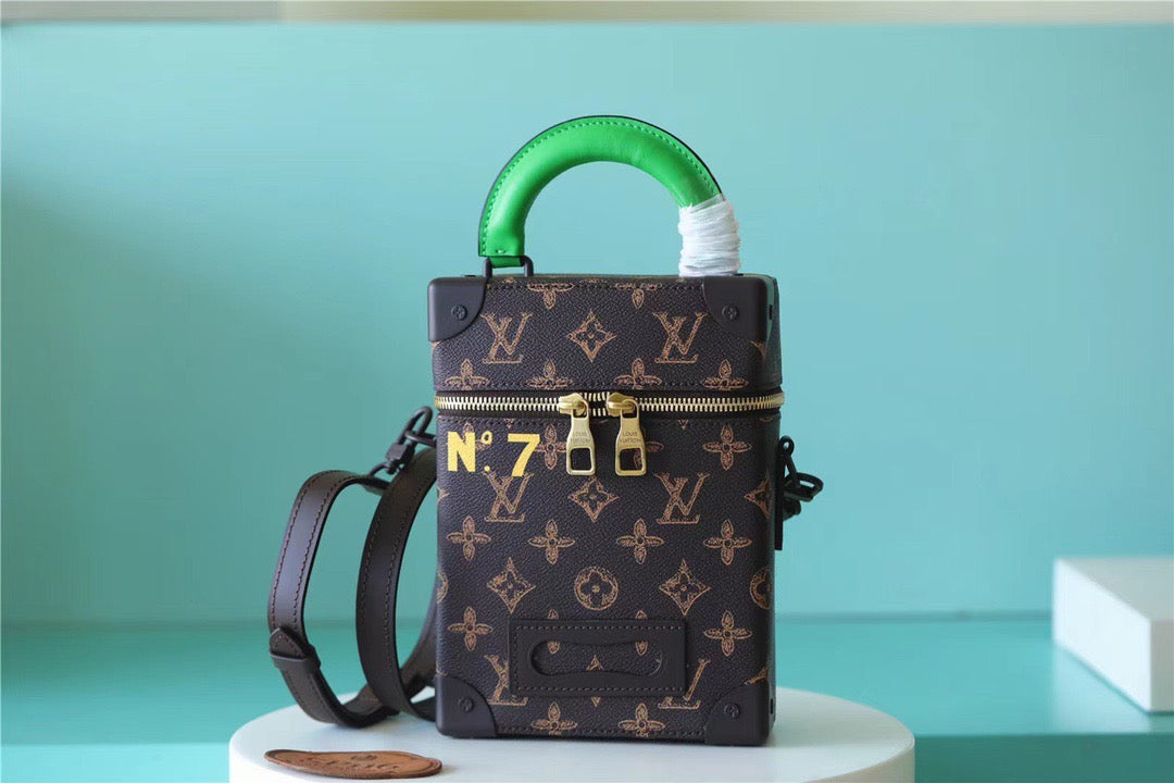 LV Vertical Box Trunk Monogram Canvas For Mtlm, Bags, Shoulder And Crossbody Bags 8.7in/22cm LV M59664