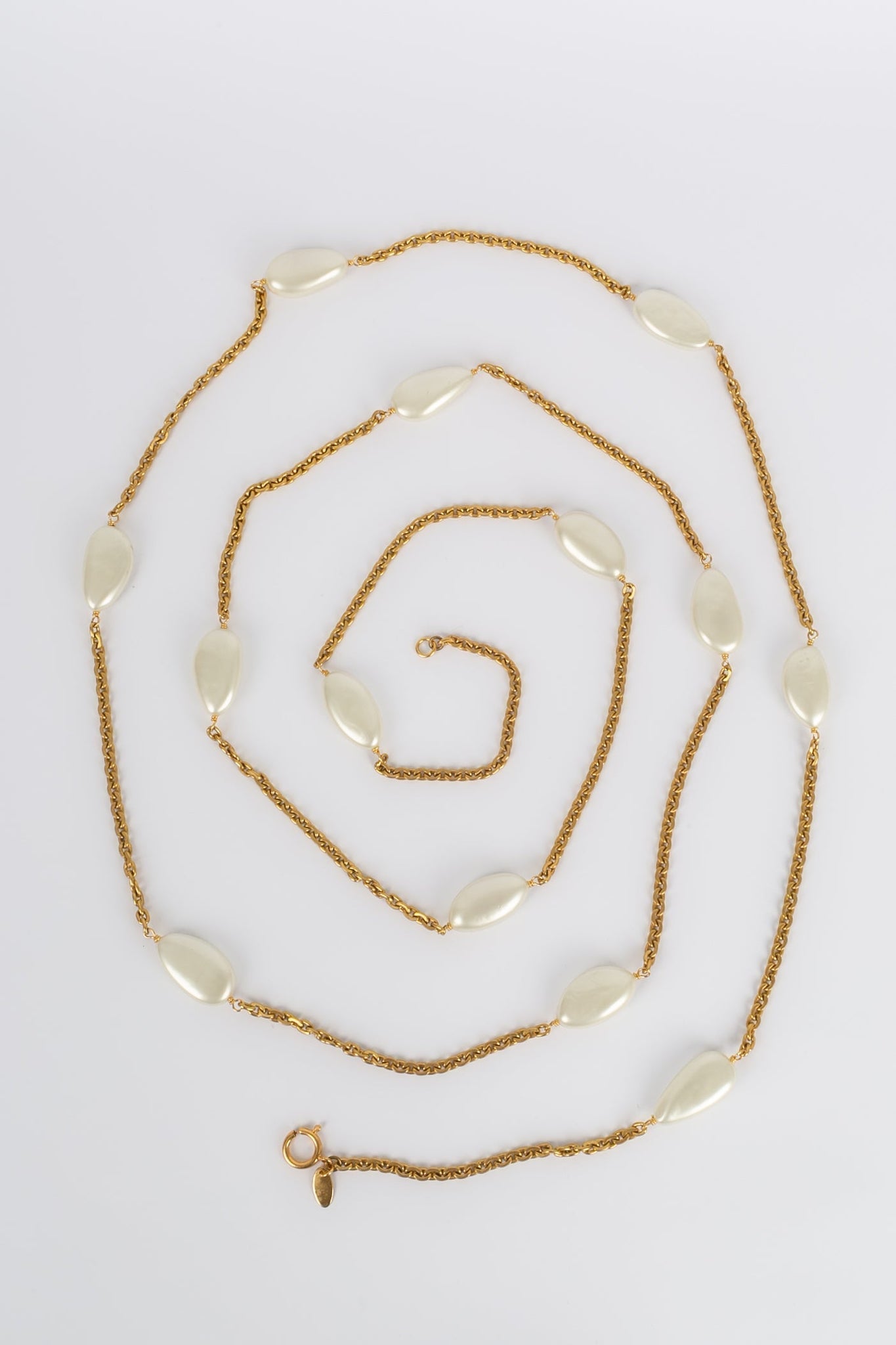 Collier / sautoir de perles Chanel