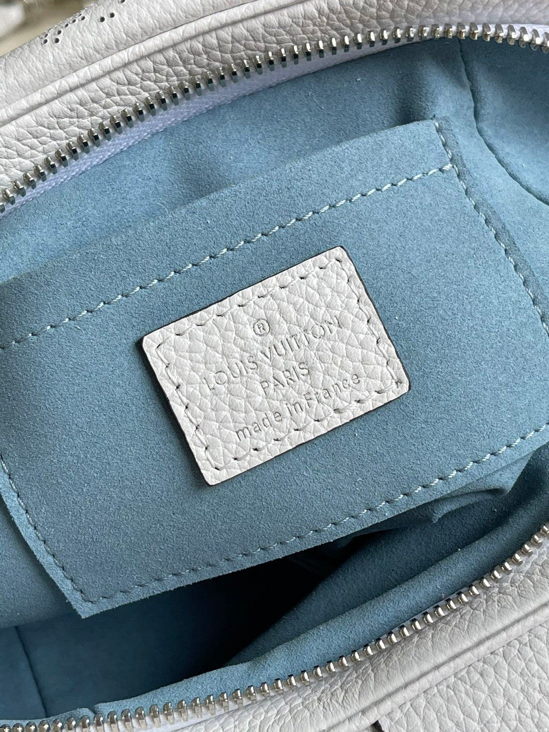 LV Scala Mini Pouch Mahina Graditlmt Blue For Womtlm, Womtlm’s Bags, Shoulder And Crossbody Bags 9.1in/23cm LV M80497