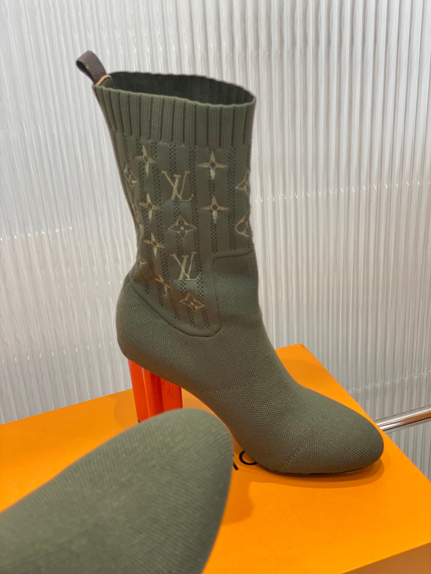 Premium Louis Vuitton BOOTS 048