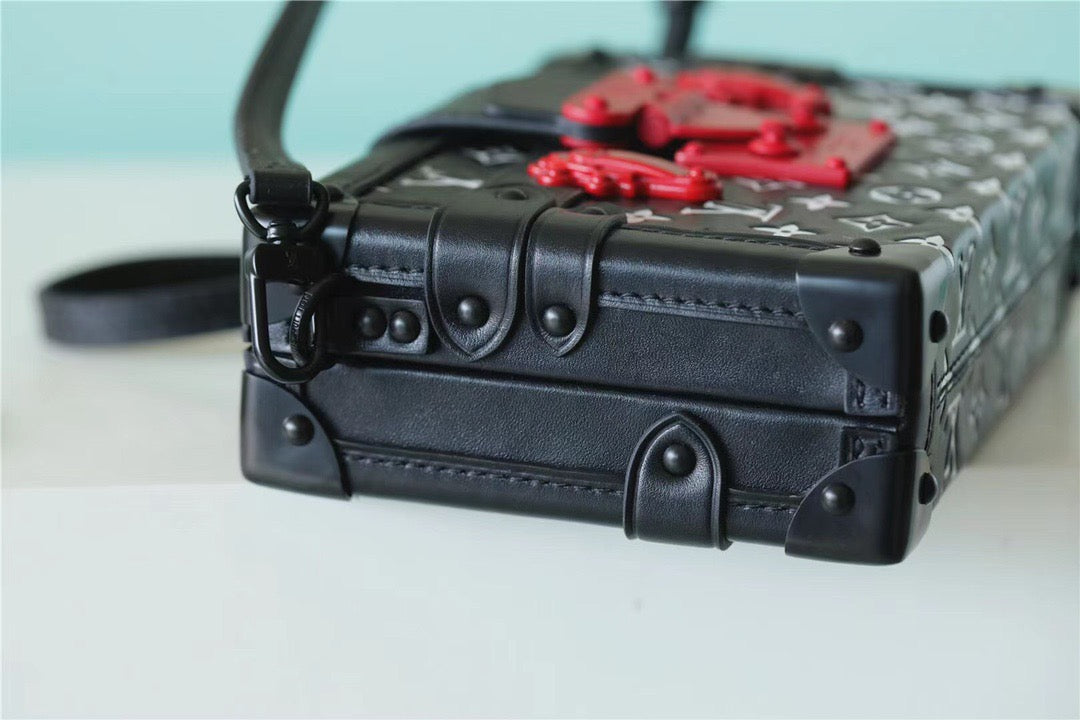 LV Petite Malle Embossed And Foamed Black/ White For Womtlm,  Shoulder And Crossbody Bags 7.9in/20cm LV M59638