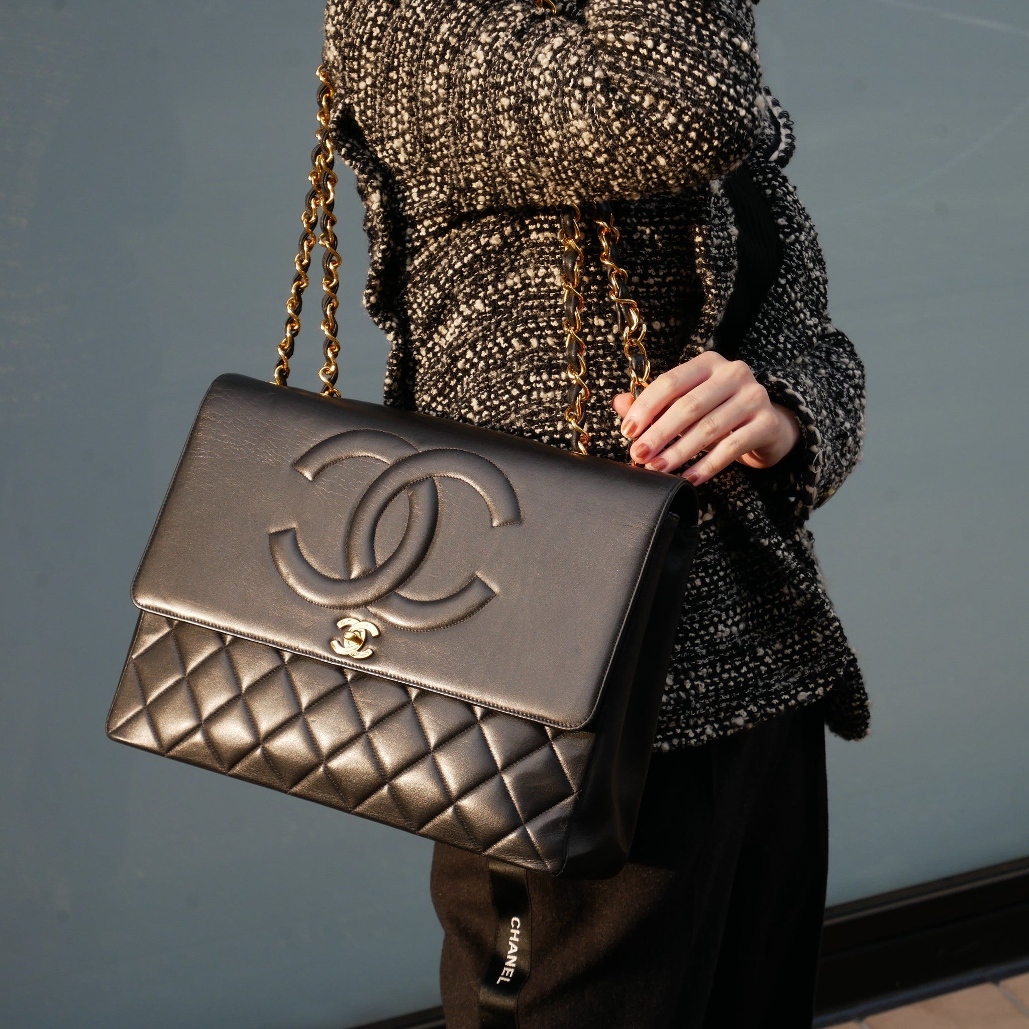 Chanel? 1991-1994 Black Quilted Lambskin CC Flap Maxi 60850