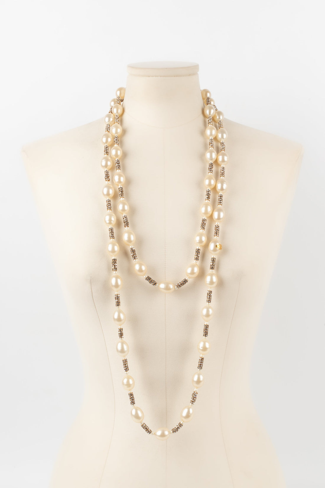 Collier de perles nacrées Chanel 1990s