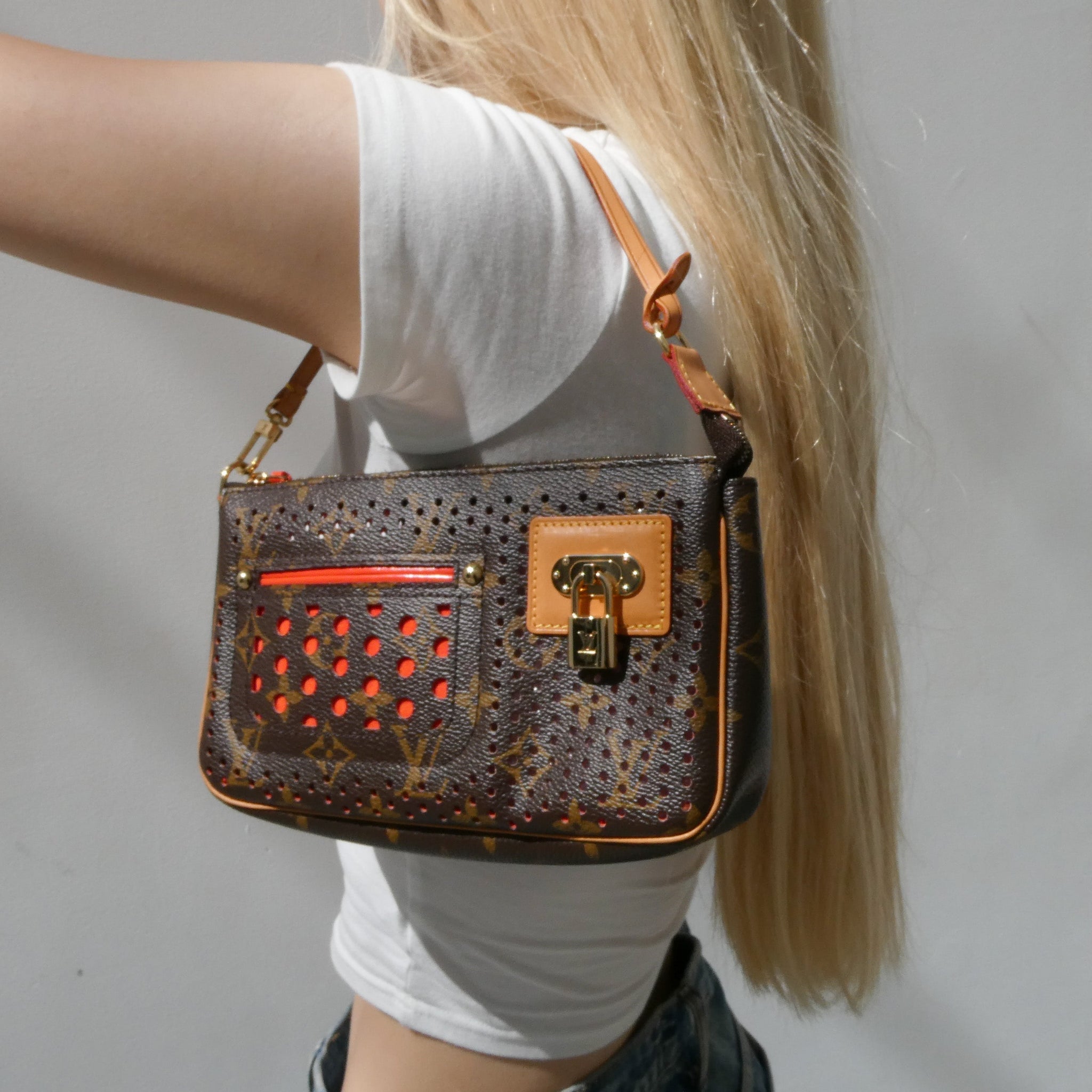 LOUIS VUITTON? 2006 POCHETTE ACCESSOIRES MONOGRAM PERFO ORANGE M95185 62763