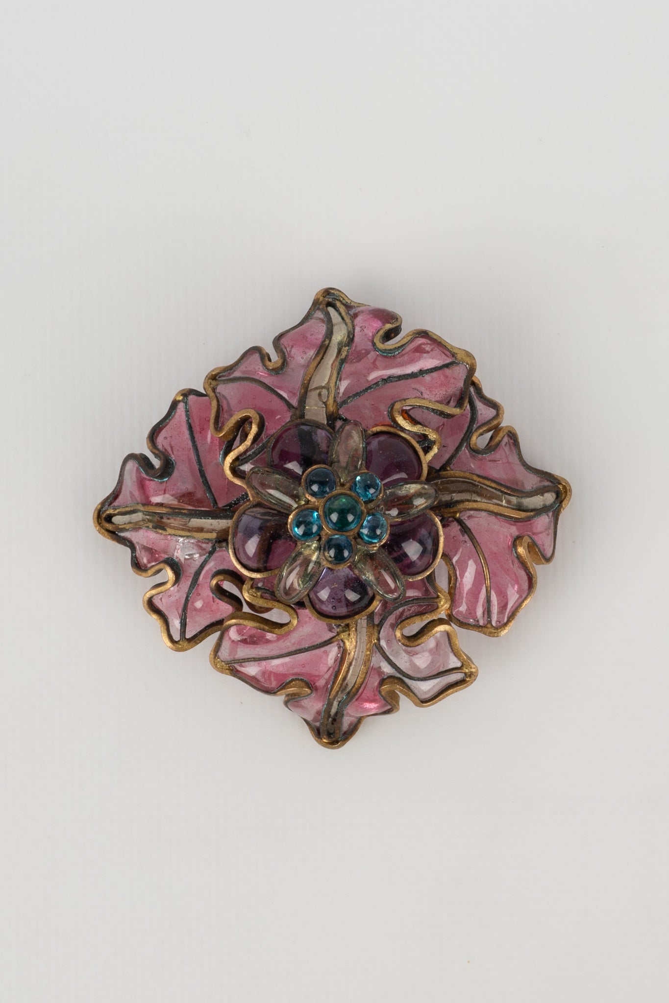Broche en pâte de verre Chanel 1990s