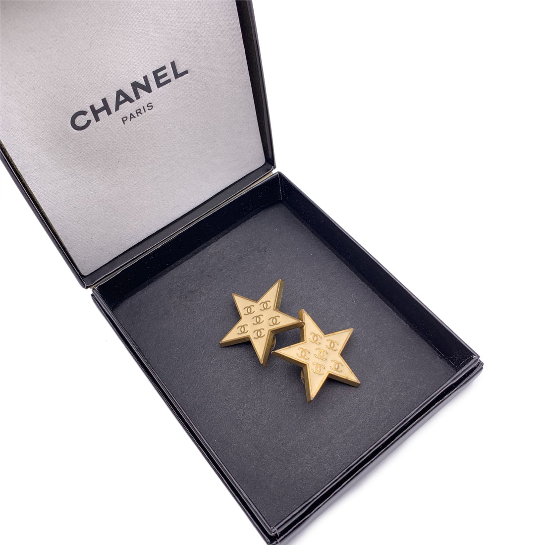CHANEL Vintage Gold Metal Stars Cc Logos Clip On Earrings