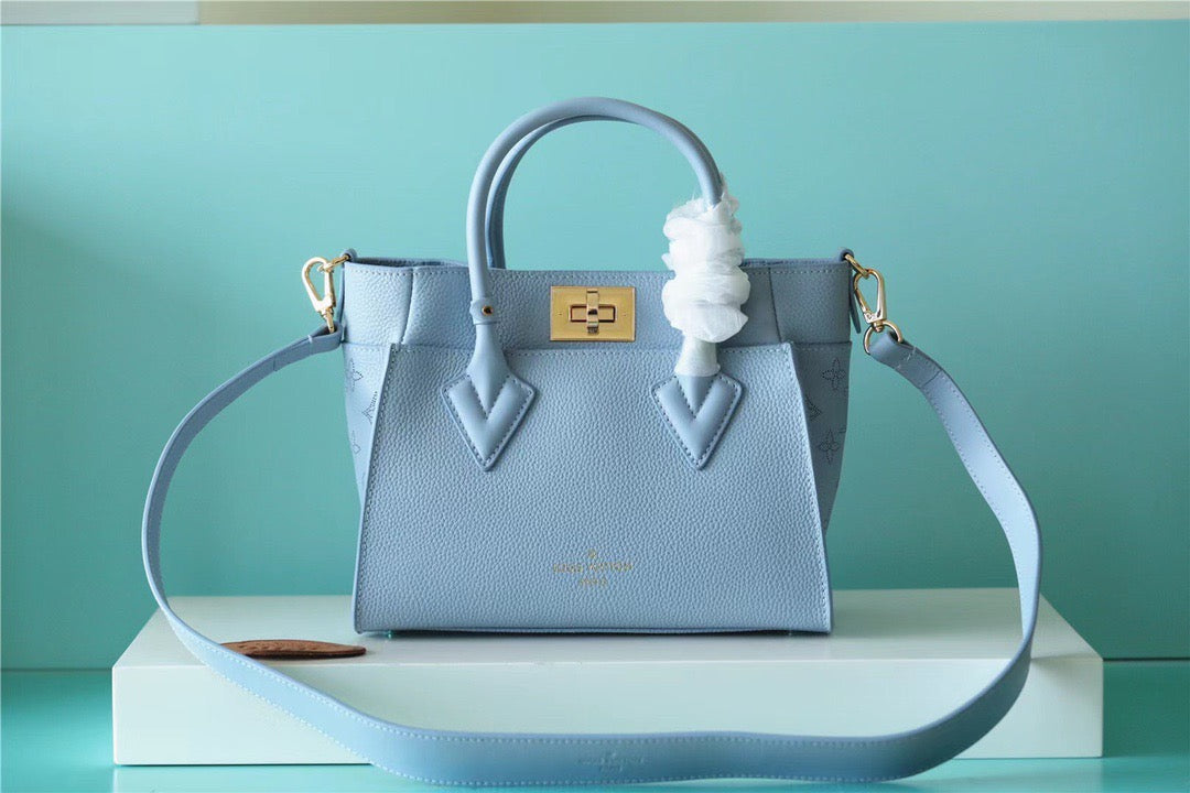 LV On My Side PM Mahina Bleu Nuage Blue For Womtlm,  Shoulder And Crossbody Bags 25cm/9.8in LV M59432