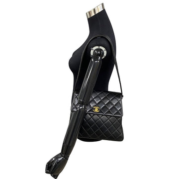 Chanel Quilted CC Flap Shoulder Bag Leather Shoulder Bag in Good condition