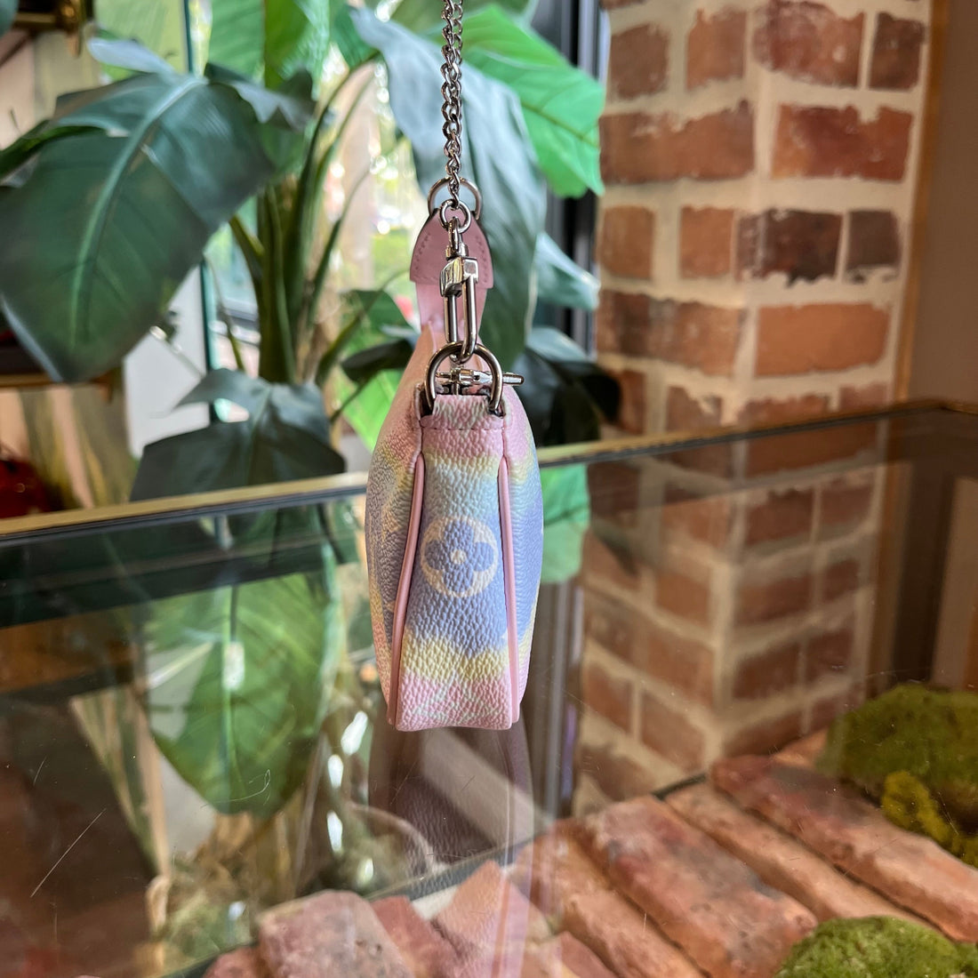 LOUIS VUITTON Pochette Accessories Mini Escale Pastel