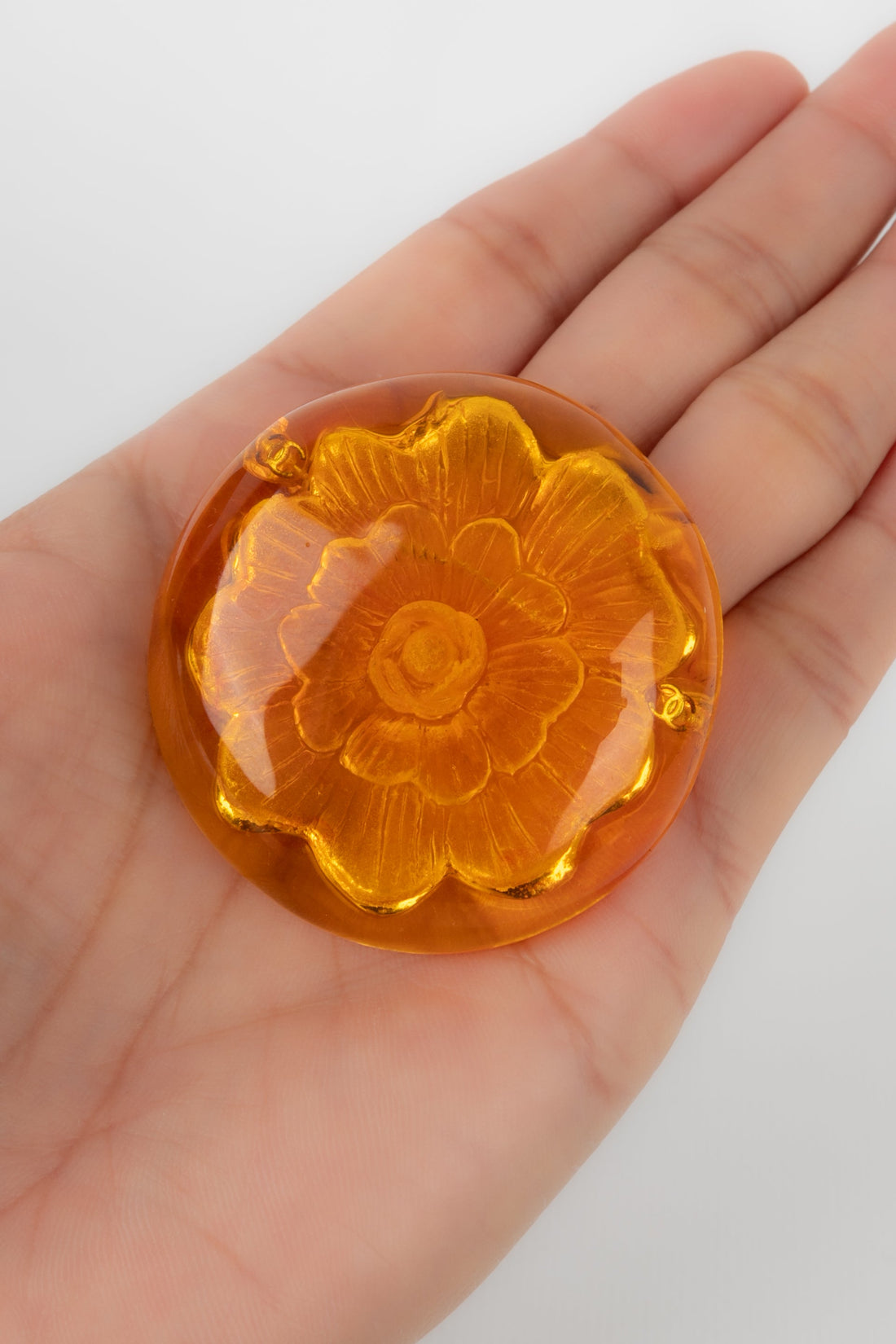 Broche camélia Chanel