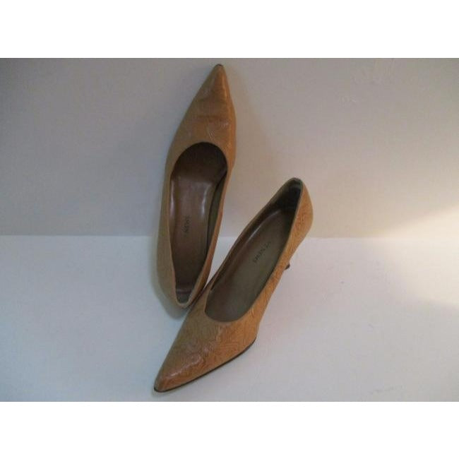 Newport News Vintage Tan Caramel Embossed Pointed Pumps Size Us
