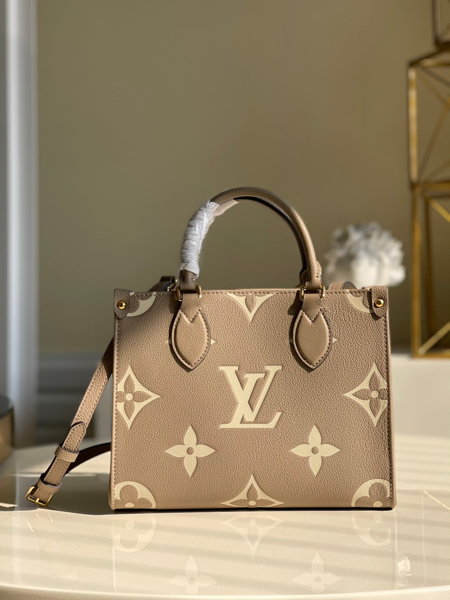 LV OnTheGo PM Tote Bag Monogram Empreinte Beige/Cream For Womtlm, Womtlm’s Handbags, Shoulder And Crossbody Bags 9.8in/25cm LV M45779