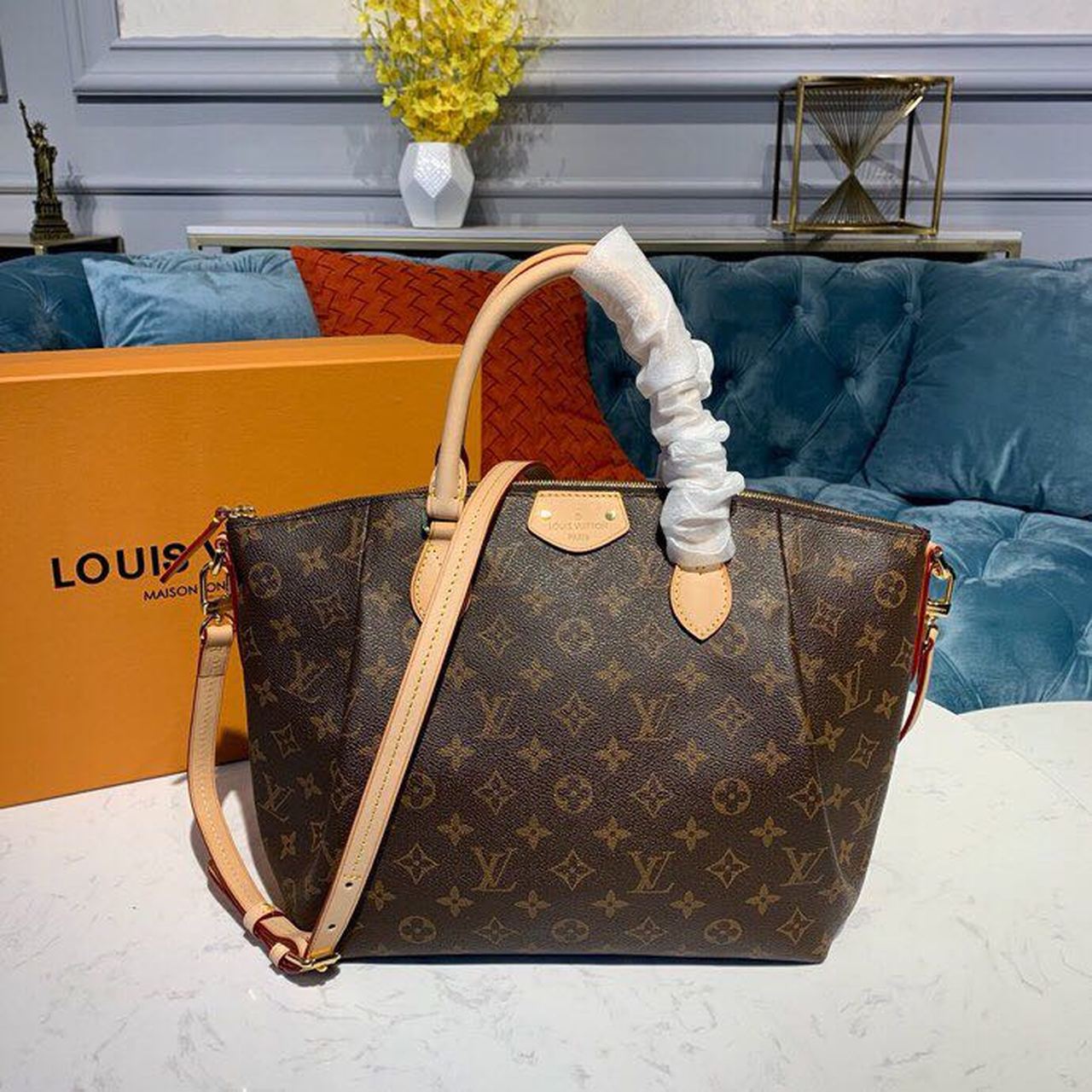 LV Turtlmne MM Monogram Canvas For Womtlm, Womtlm’s Handbags, Shoulder Bags 15in/38cm LV M48814