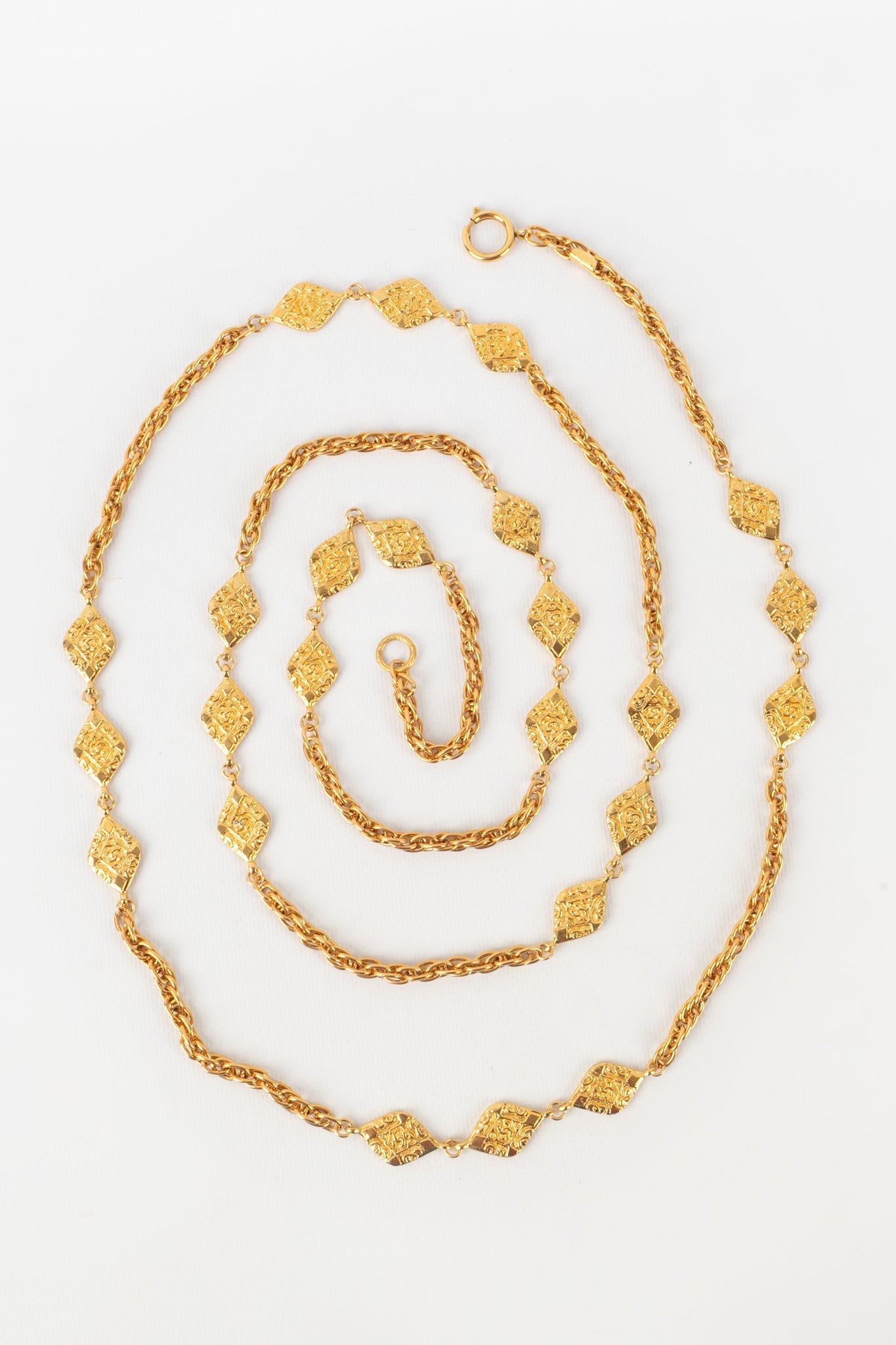 Collier / sautoir en métal doré Chanel