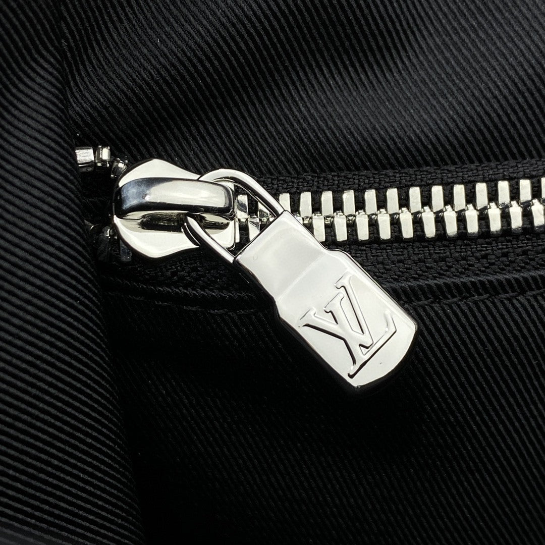 LV New Flap Messtlmger Bag Taiga Black For Mtlm, Bags, Shoulder And Crossbody Bags 11.1in/28.3cm LV M30807