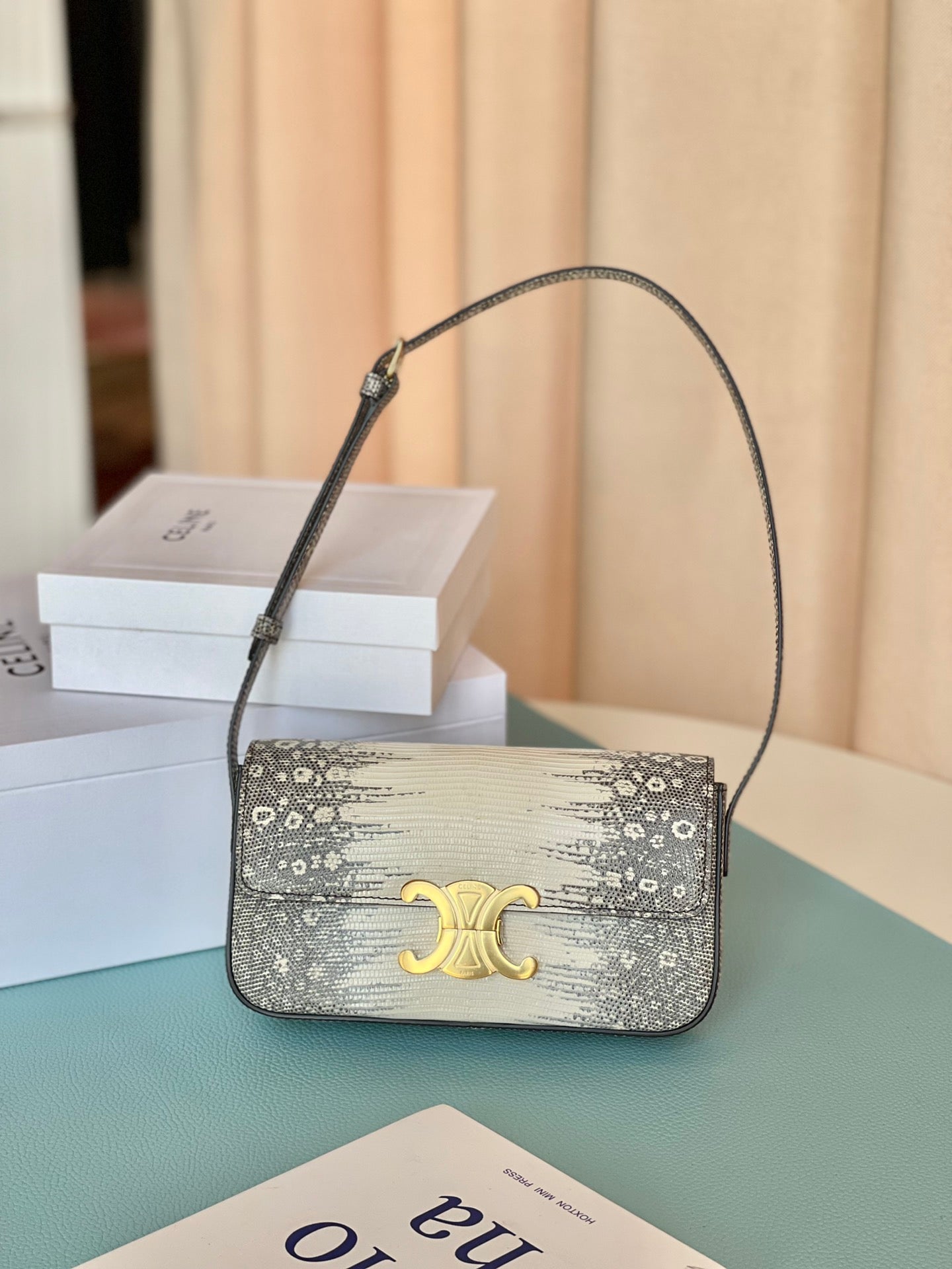 CE Triomphe Shoulder Bag In Lizard Natural For Womtlm 8in/20cm 194144BF5.02VG