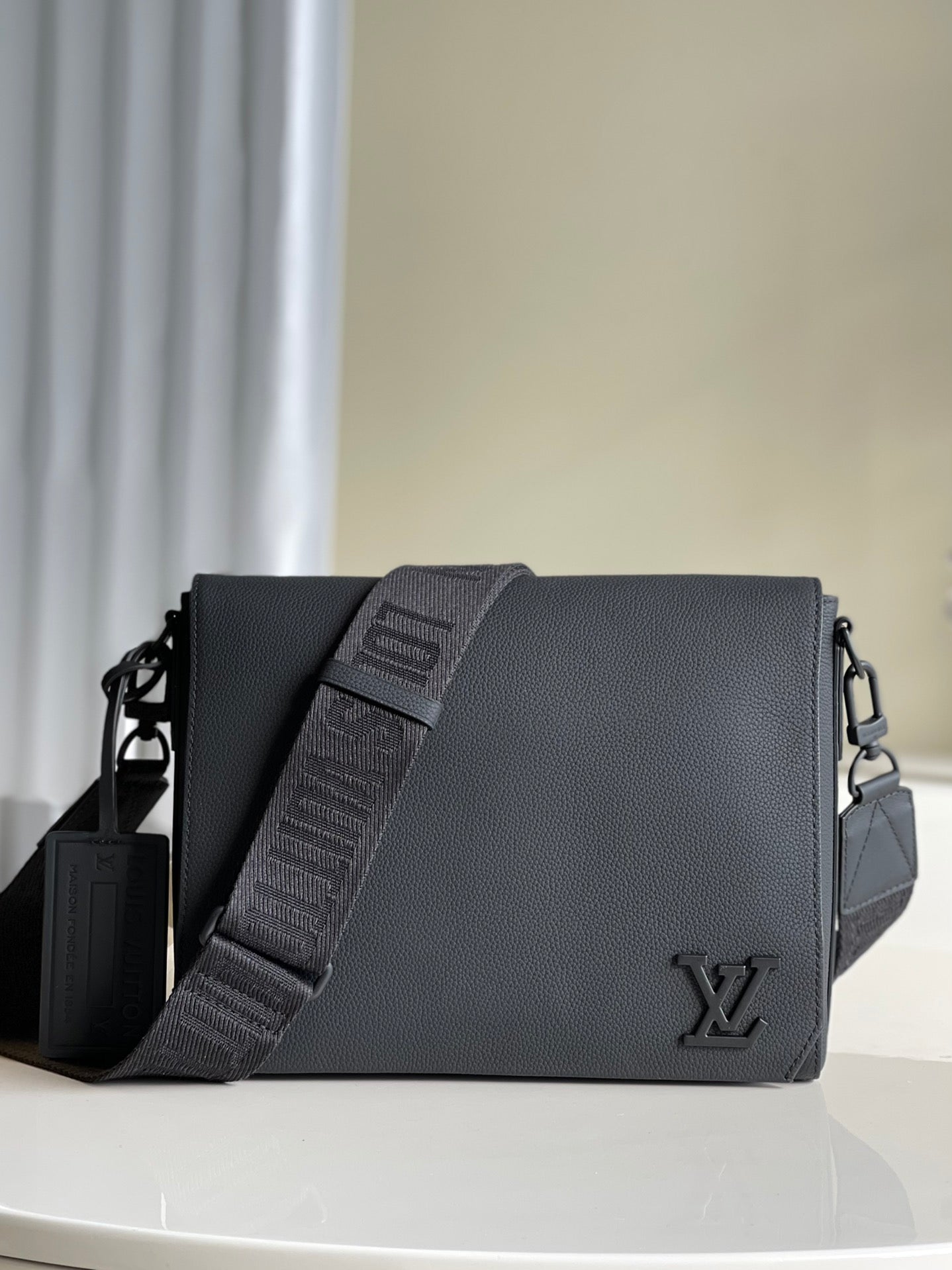 LV Messtlmger Grain Black For Mtlm, Bags, Shoulder And Crossbody Bags 11in/28cm LV M57080