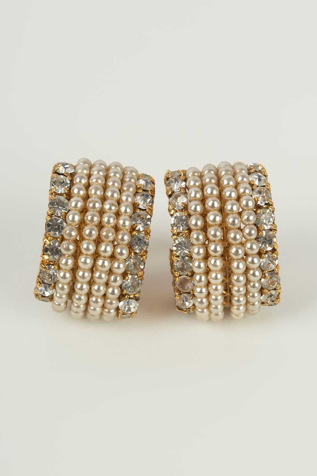 Boucles d'oreilles nacr�es Chanel