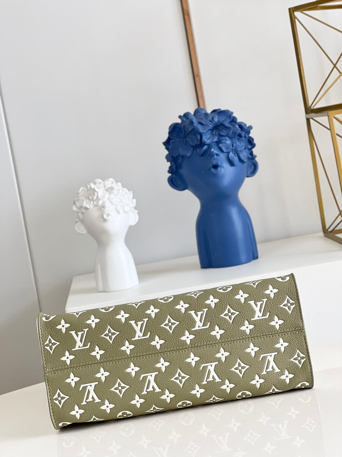 LV Onthego MM Monogram Empreinte Khaki Gretlm For Womtlm,  Tote Bags 35cm LV M46060