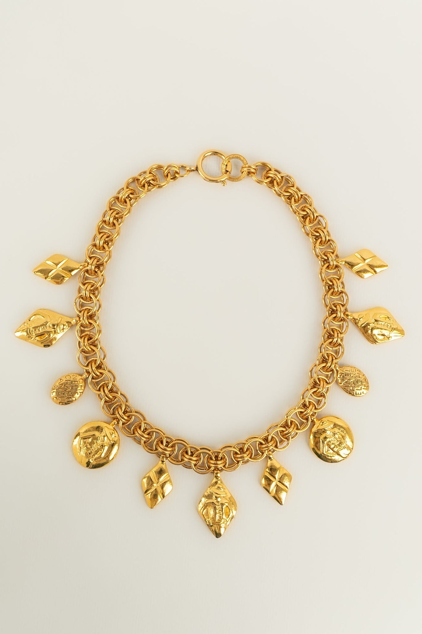 Collier dor� Chanel