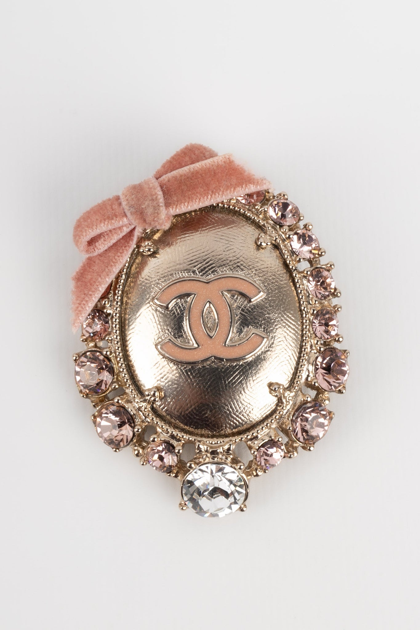 Broche m�daillon Chanel